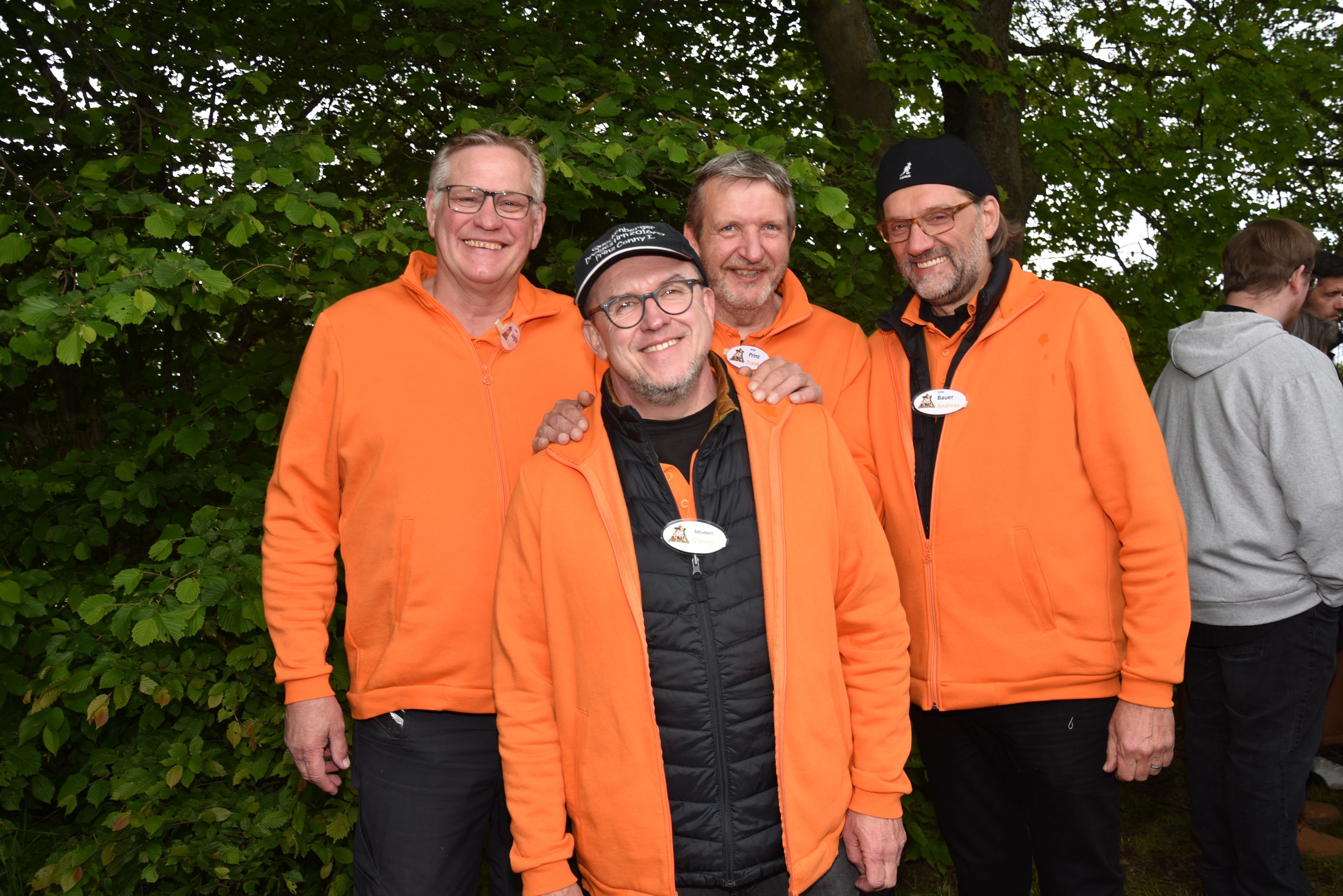 Das designierte Dreigestirn in Queckenberg freut sich mit ihren Adjutanten Conny Klemp (vorne) auf eine tolle Session.