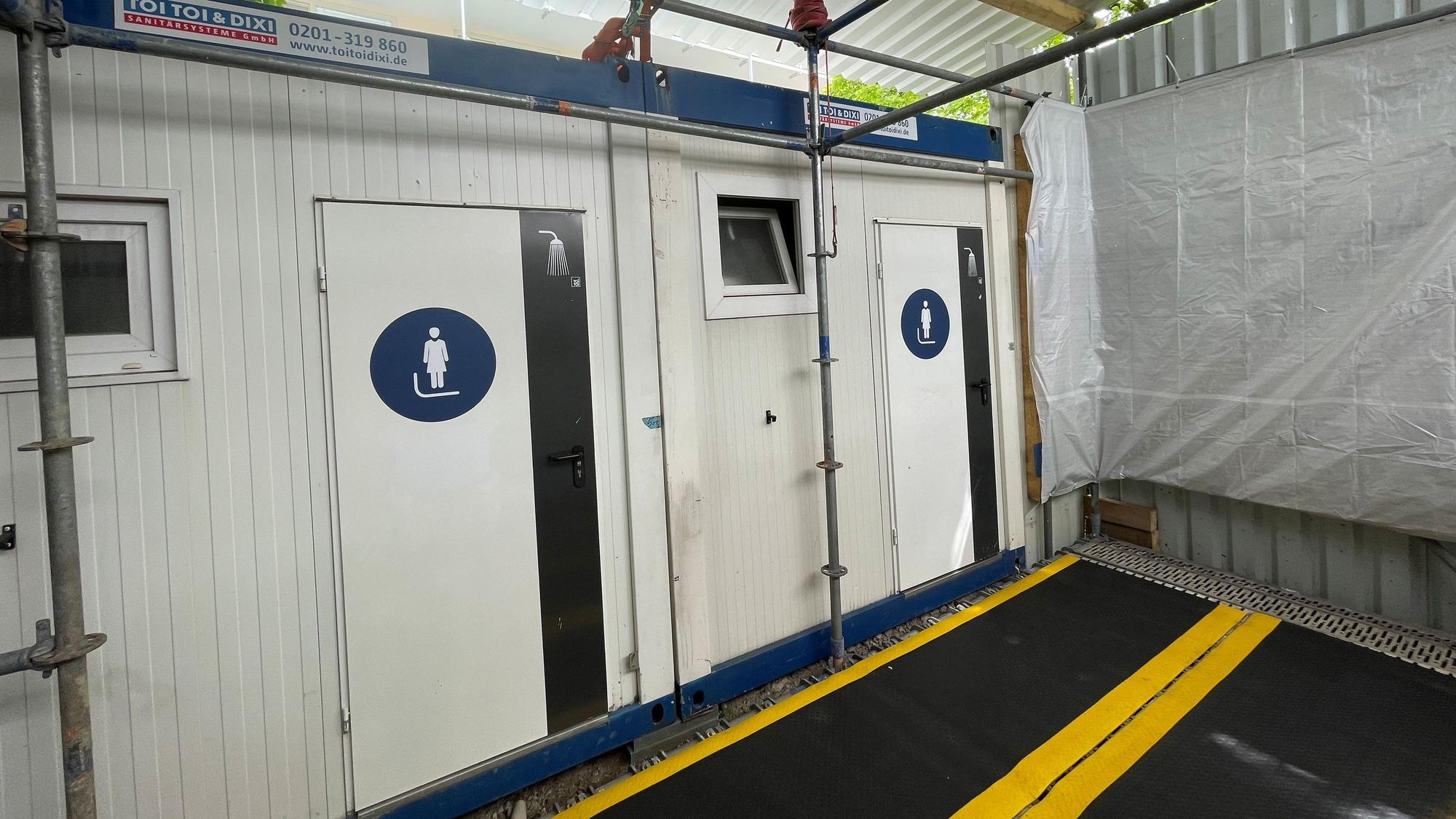 Bis vor wenigen Wochen gab es in dem Container-Bereich keine Decke und keine Seiten-Absperrung.