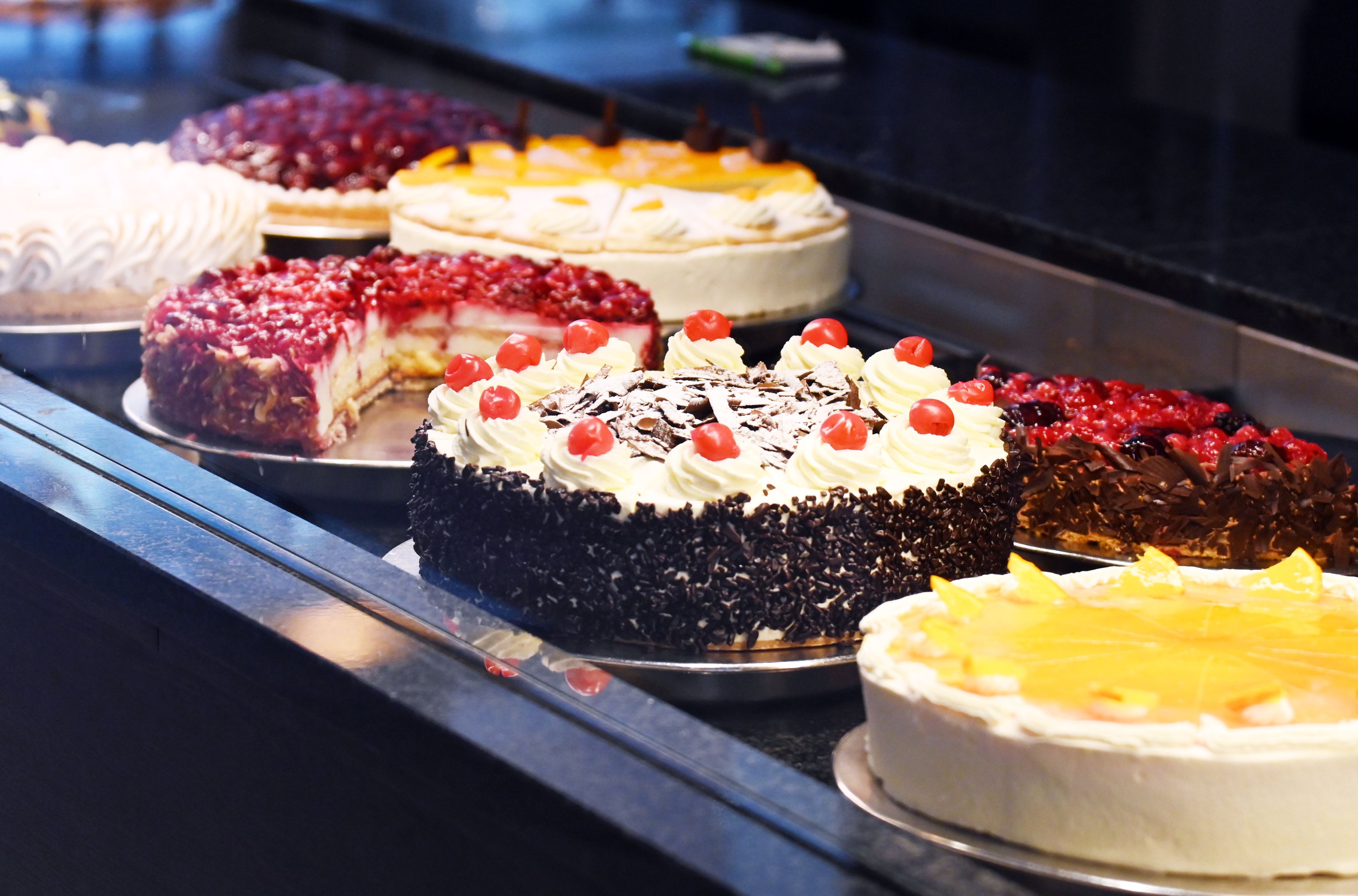 Ein Stück Kuchen kostet derzeit 6,40 Euro im Café.