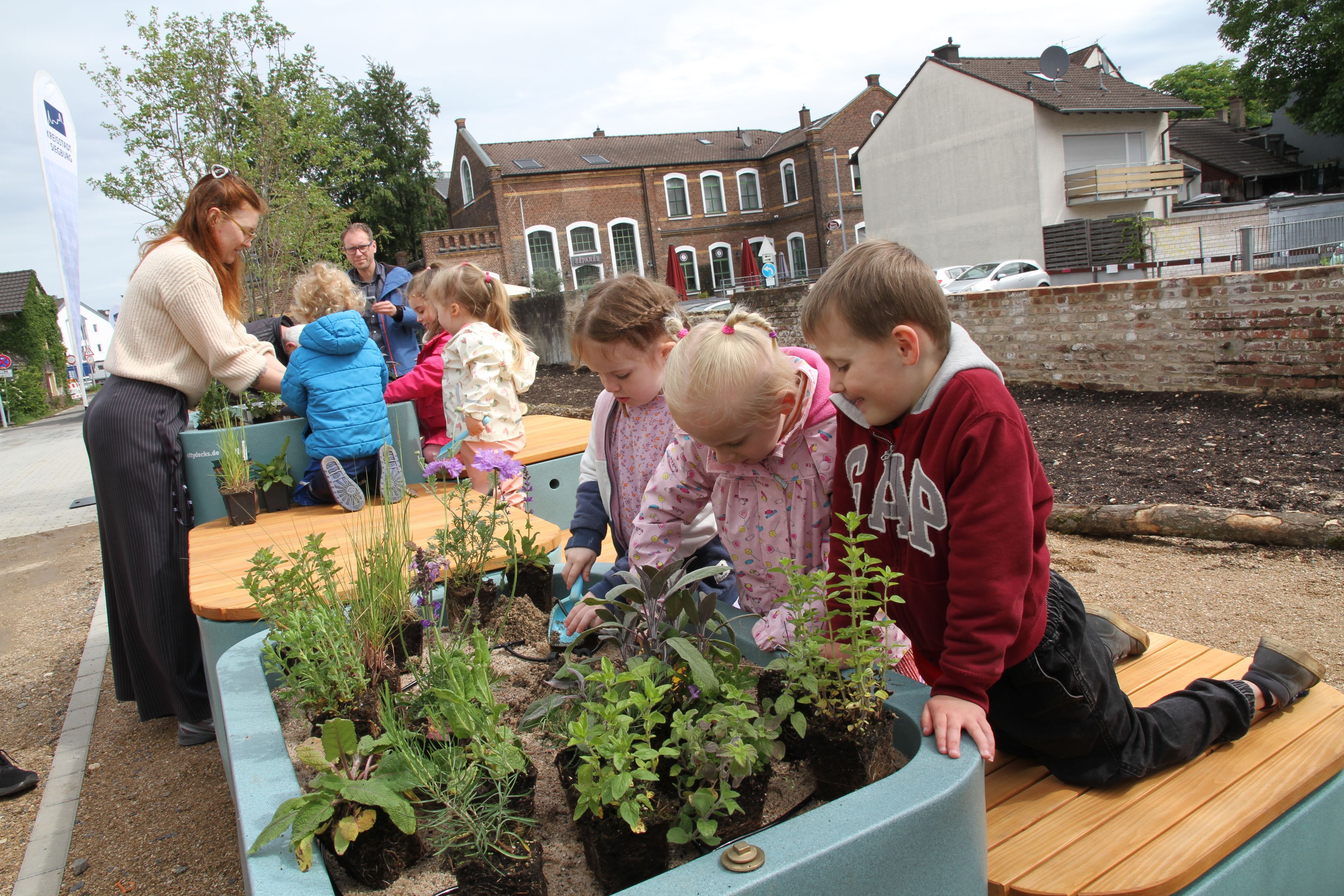 Pop-up-Park vor der DRK-Kita Schatzinsel im Siegburger Haufeld