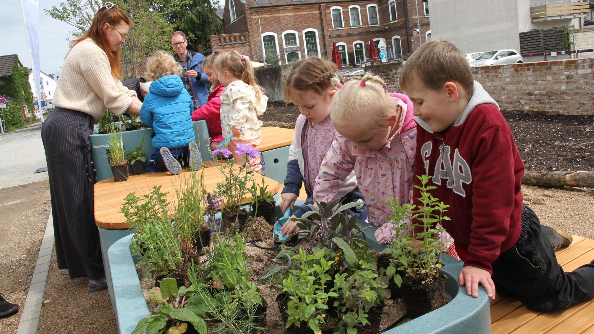 Pop-up-Park vor der DRK-Kita Schatzinsel im Siegburger Haufeld