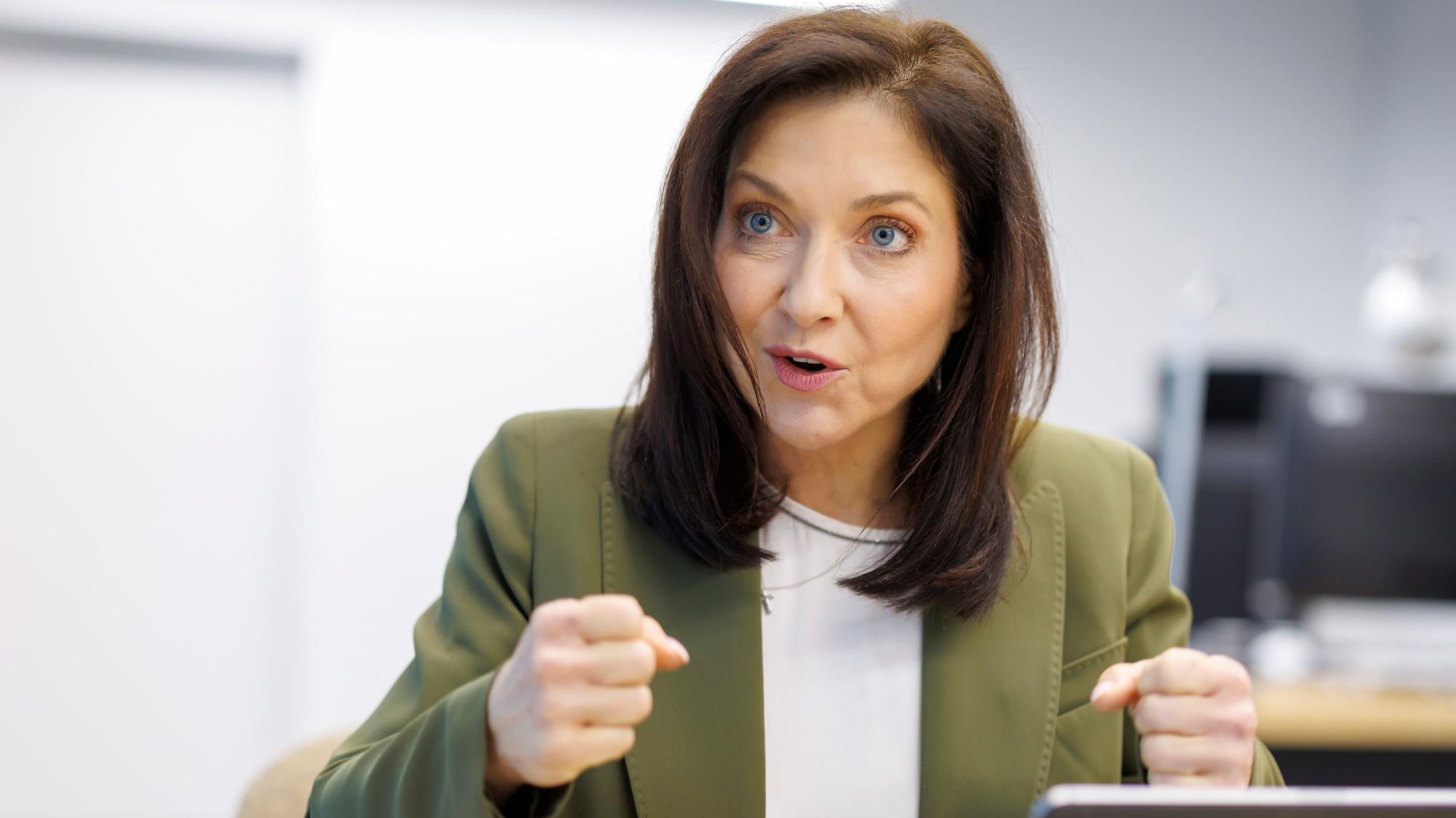 Bundeswirtschaftsministerin Katherina Reiche (CDU) während des Interviews in ihrem Büro im Ministerium.