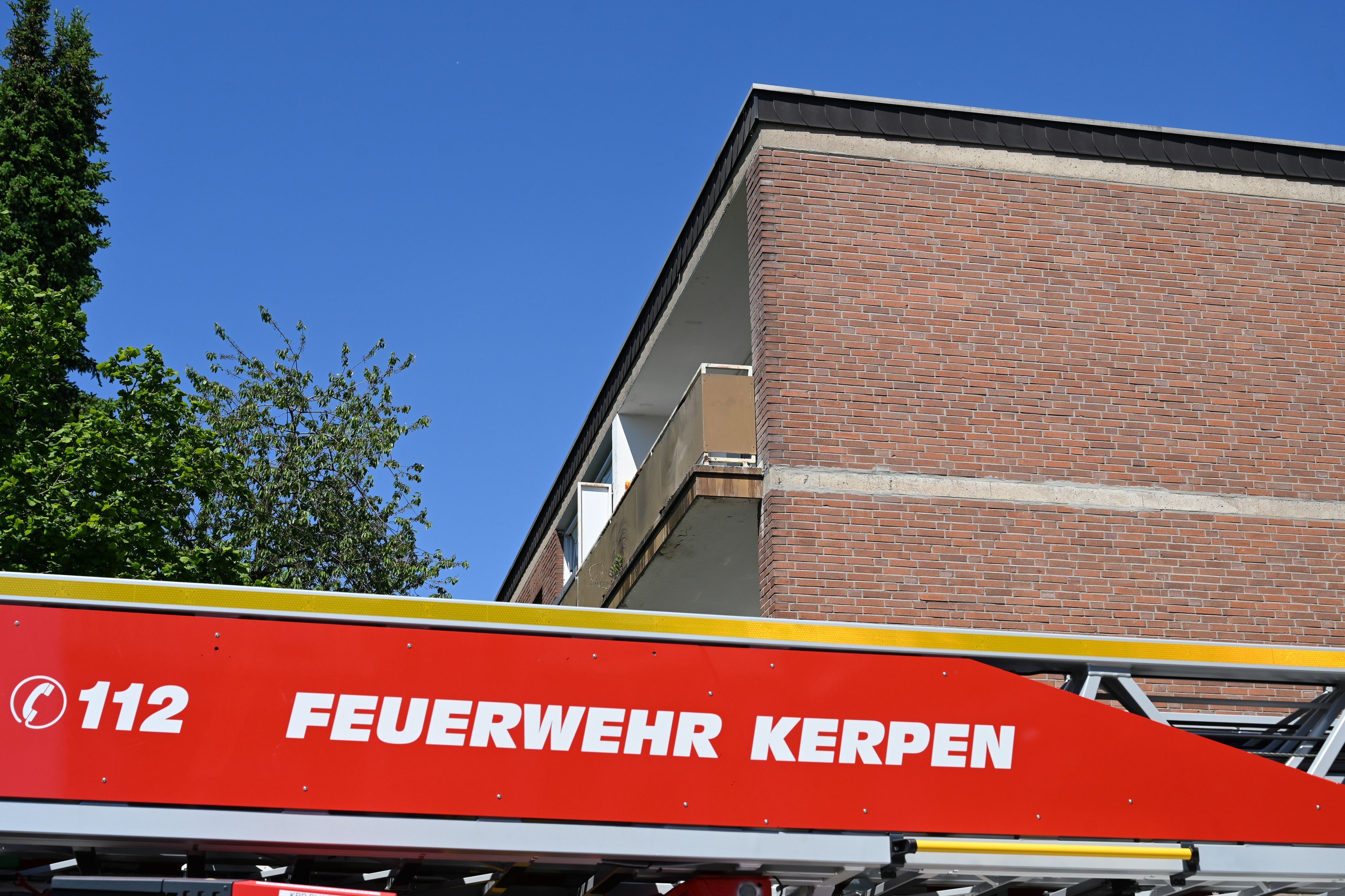 Ein 14-Jähriger hatte eine Rakete auf einem Balkon gezündet.