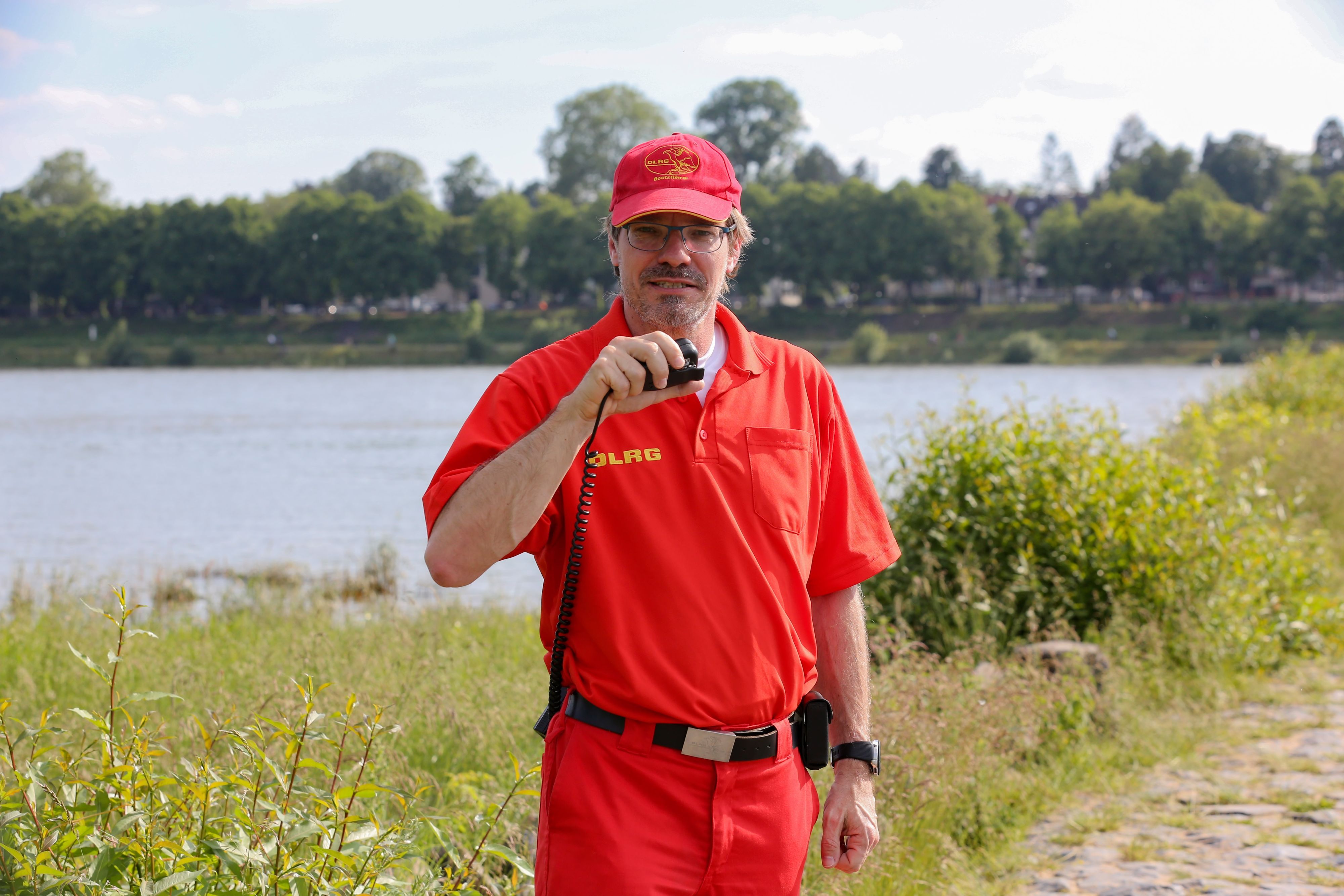 Alexander Lustig, stellvertretenden Leiter des Kölner Bezirks der Deutschen Lebens-Rettungs-Gesellschaft (DLRG).