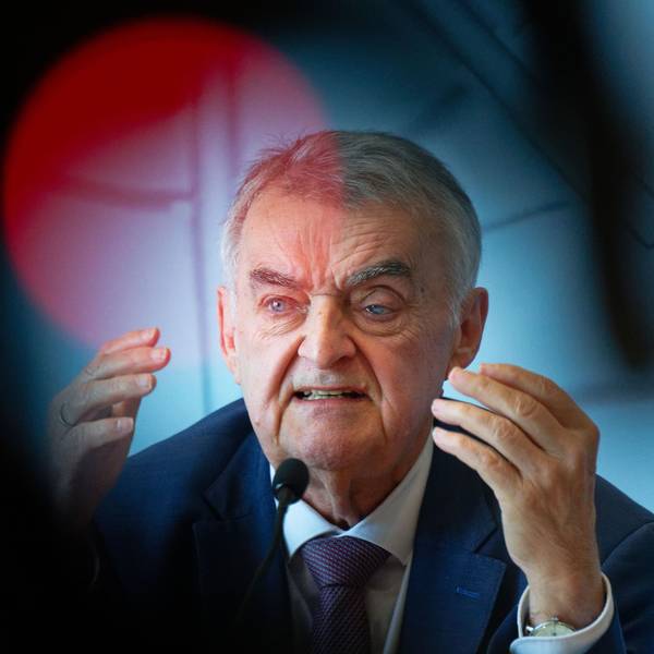 Der nordrhein-westfälische Innenminister Herbert Reul (CDU) spricht bei einer Pressekonferenz. (Archivbild)