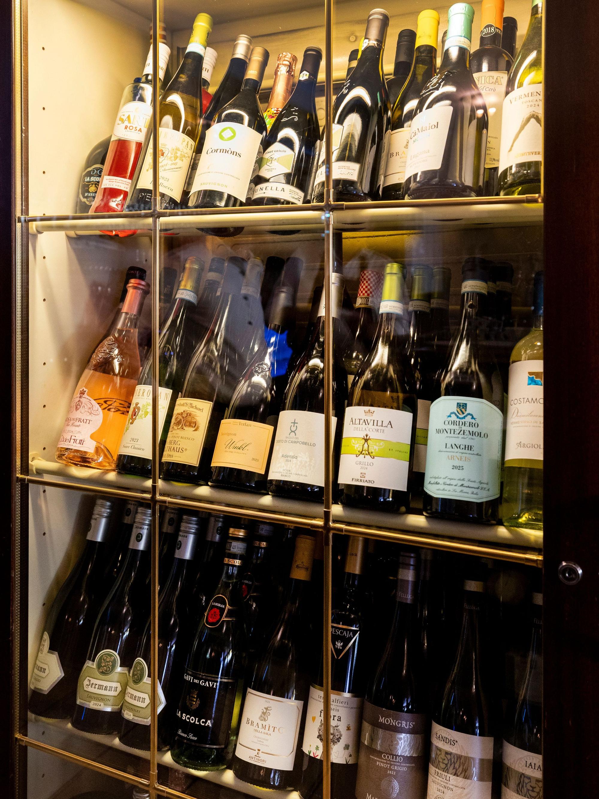 Weinschrank im Restaurant