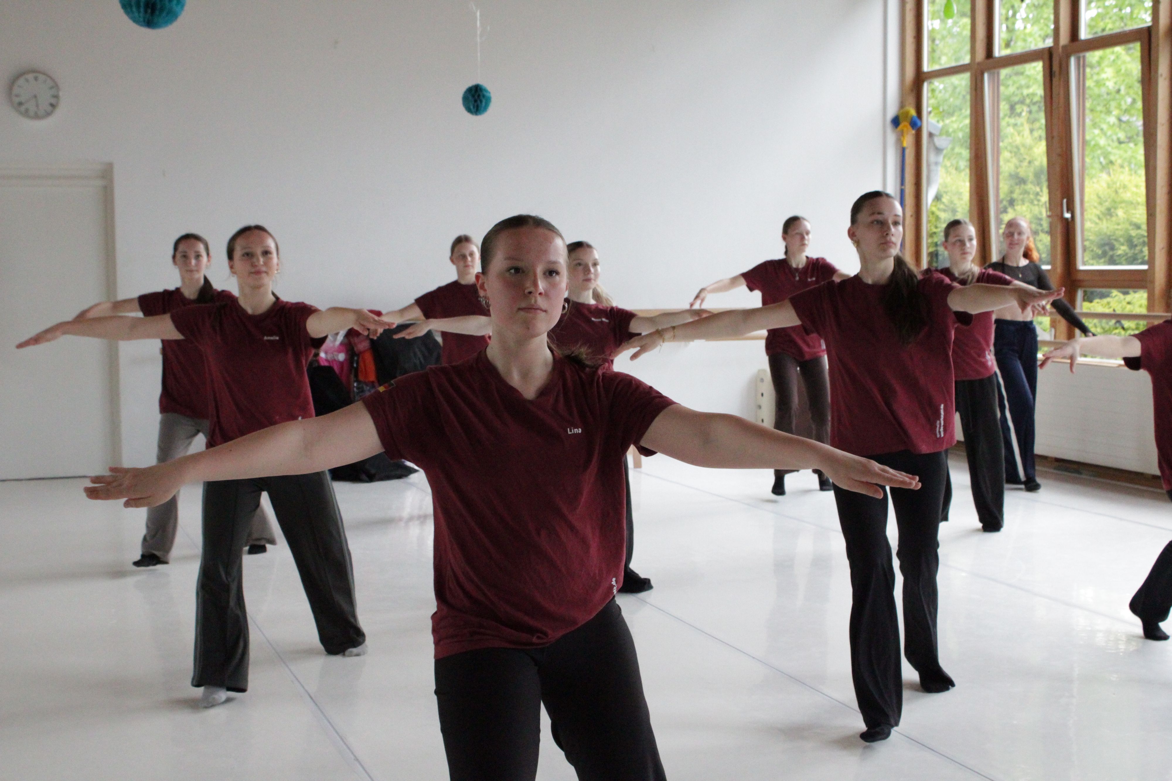 Die 14- bis 18-jährigen Tänzerinnen der Backyard Dance Company und der JMDC Lohmar wollen an der WM in Dublin teilnehmen.