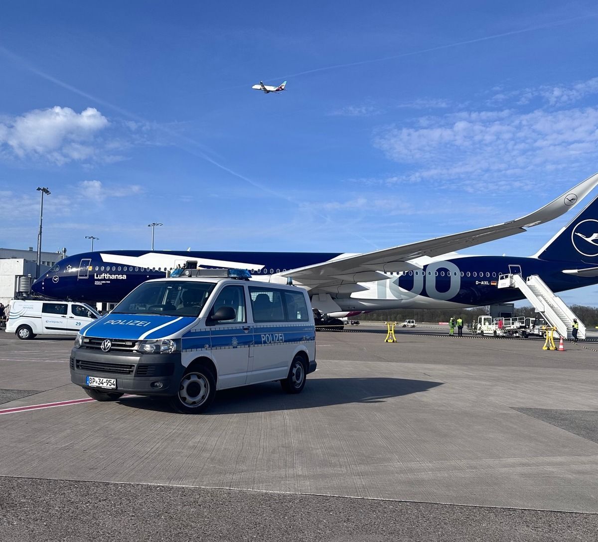 Bundespolizei nimmt gesuchten Straftäter am Flughafen Köln/Bonn fest