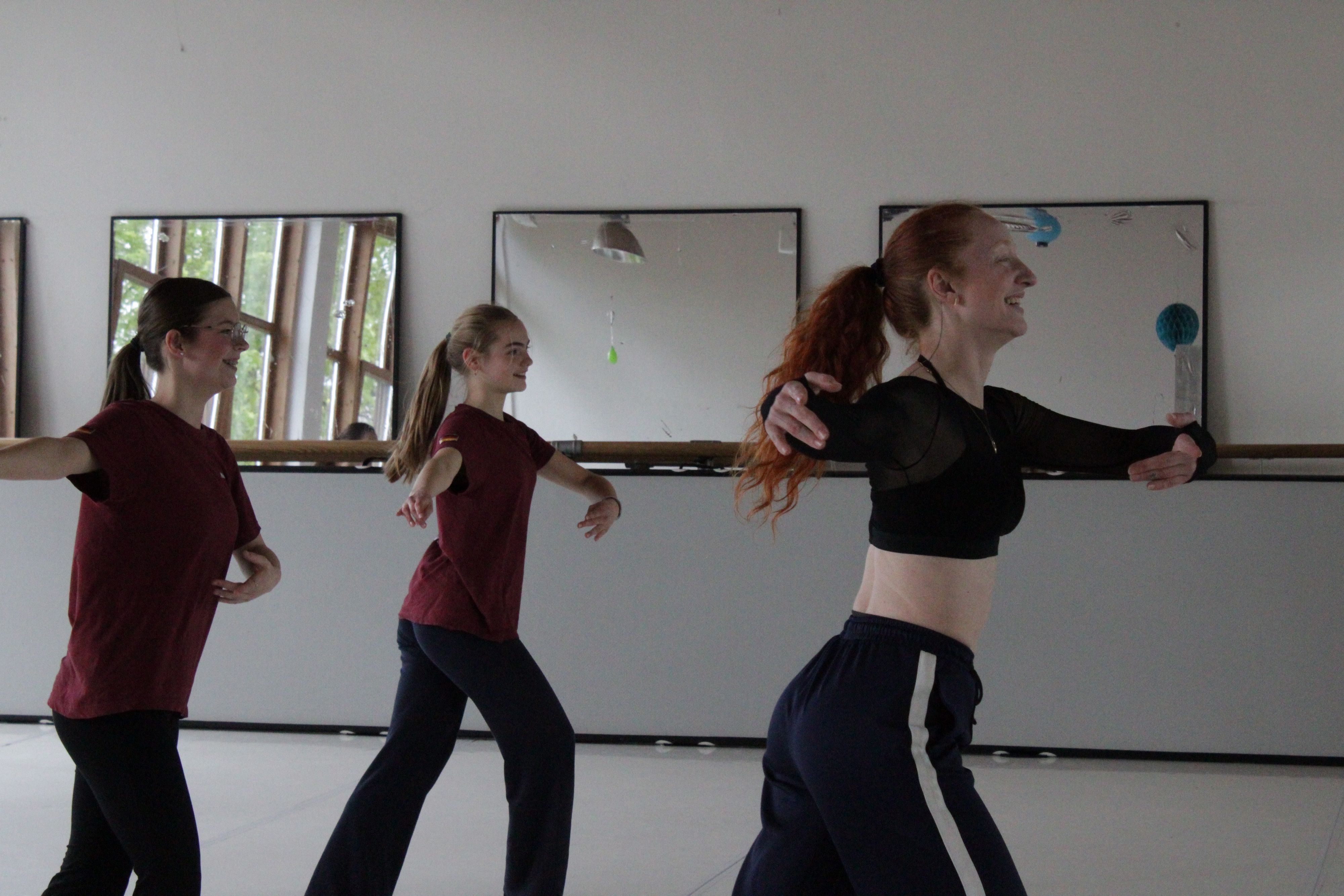 Die 14- bis 18-jährigen Tänzerinnen der Backyard Dance Company und der JMDC Lohmar wollen an der WM in Dublin teilnehmen.