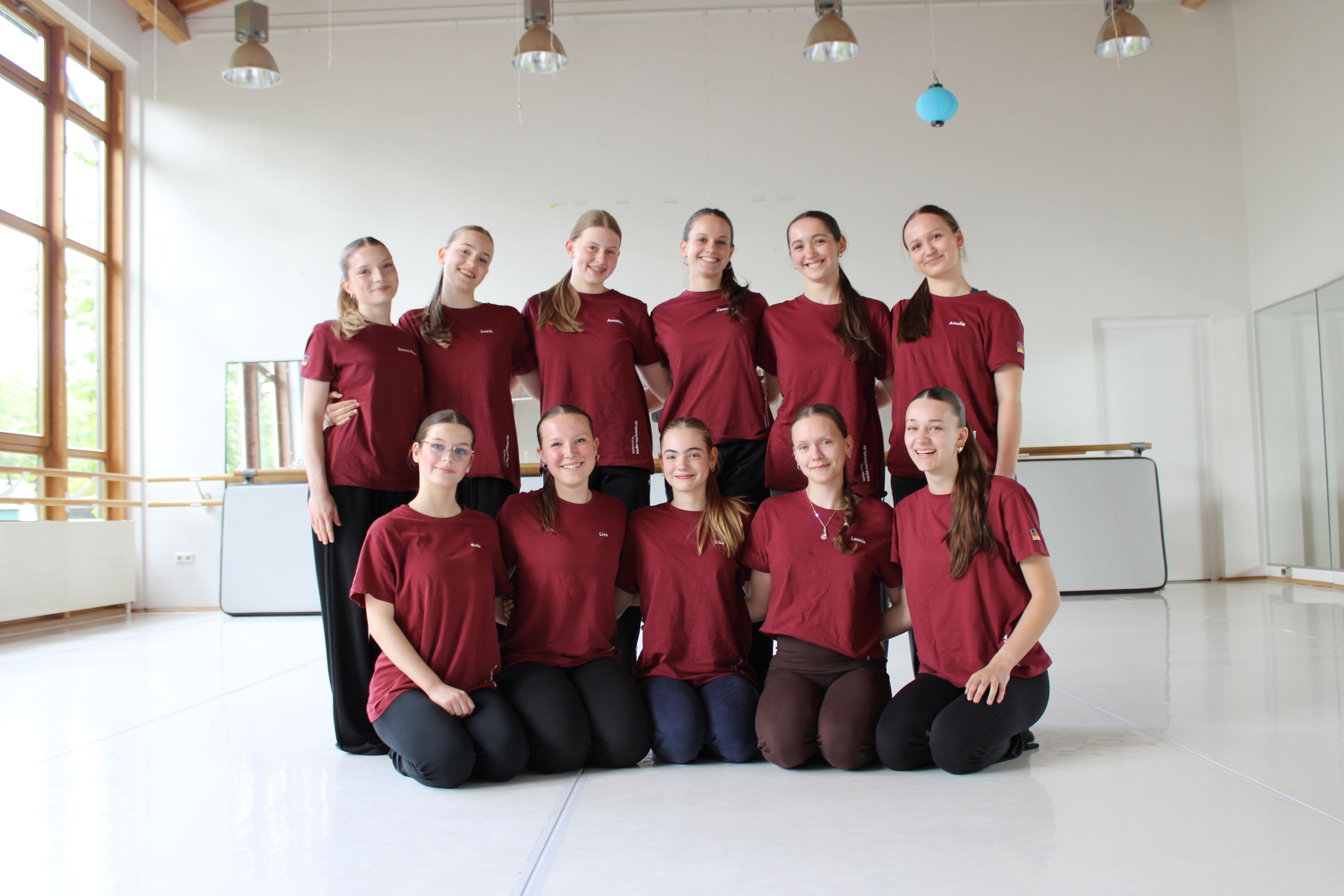 Die 14- bis 18-jährigen Tänzerinnen der Backyard Dance Company und der JMDC Lohmar wollen an der WM in Dublin teilnehmen.