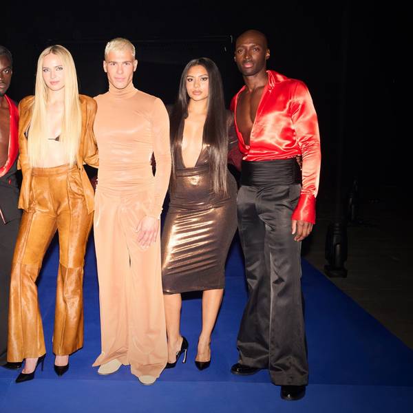 Aurélie (l.) und Daphne (2.v.r.) stehen im GNTM-Finale.
