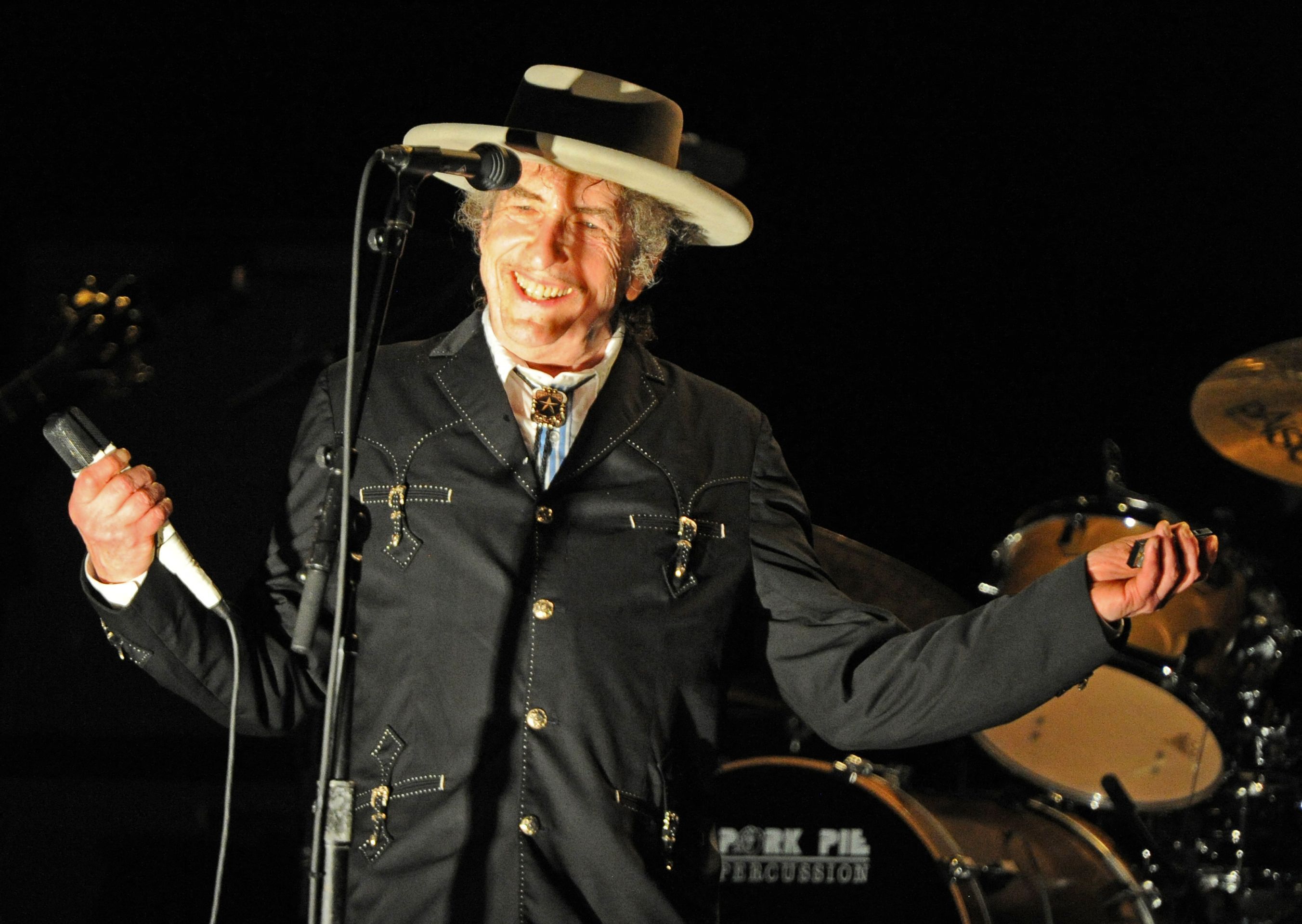 (FILES) Legendary American singer, songwriter, poet, artist and actor, Bob Dylan performs from his repertoire of over 400 songs and 50 albums at the 22nd annual Bluesfest music festival near Byron Bay on April 25, 2011. (Photo by Torsten BLACKWOOD / AFP)