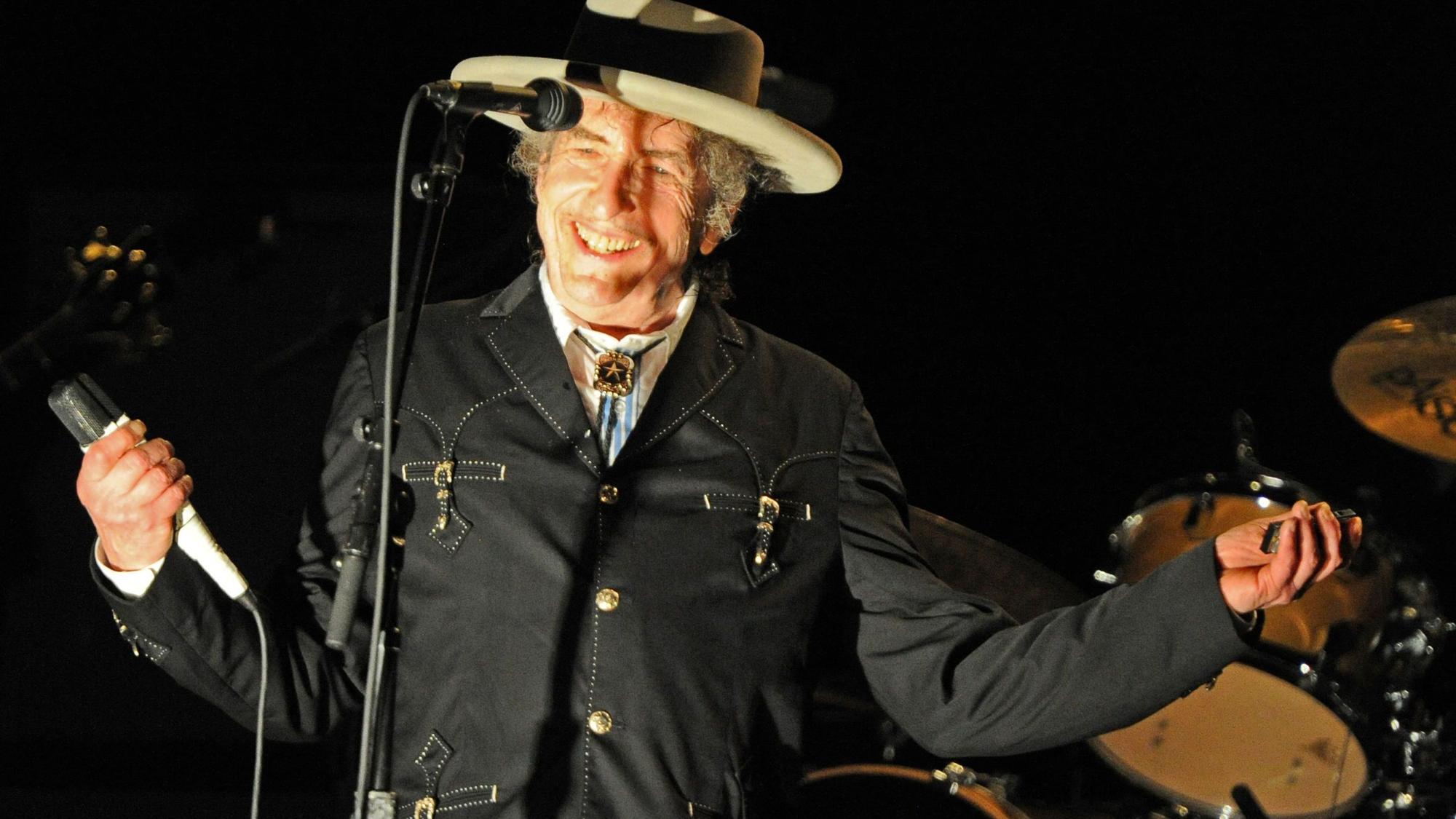 (FILES) Legendary American singer, songwriter, poet, artist and actor, Bob Dylan performs from his repertoire of over 400 songs and 50 albums at the 22nd annual Bluesfest music festival near Byron Bay on April 25, 2011. (Photo by Torsten BLACKWOOD / AFP)