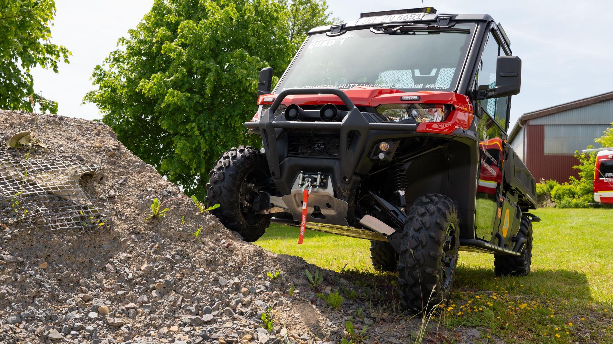 Hilft bei der Waldbrandbekämpfung: Das Utility Task Vehicle, ein geländegängiges Quad, ist bei der Freiwilligen Feuerwehr in Marienheide stationiert und war auch beim großen Fest in der ortshcaft Kempershöhe unterwegs.