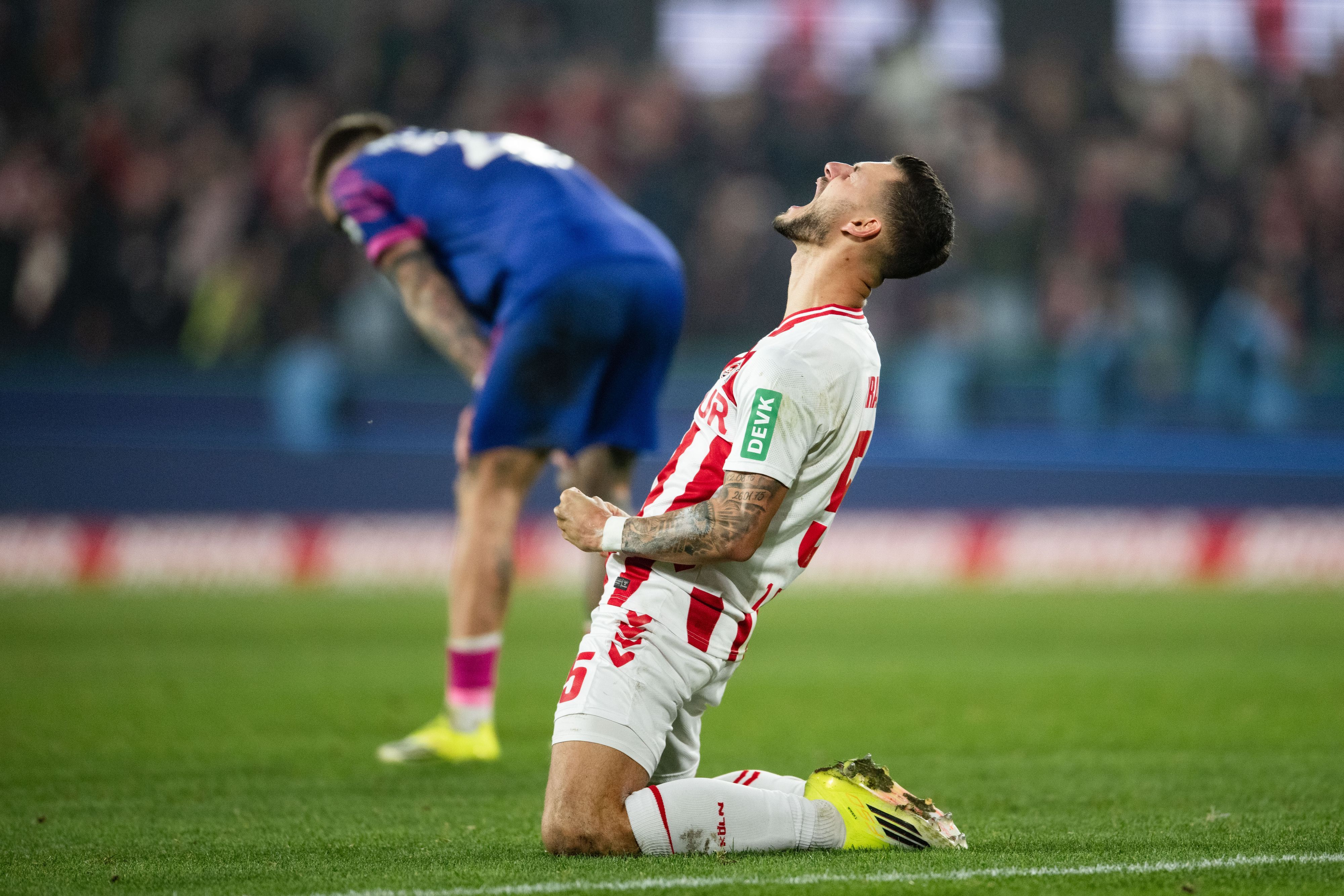 Tom Krauß (1. FC Köln) jubelt im Rheinenergie-Stadion. (Archivbild)