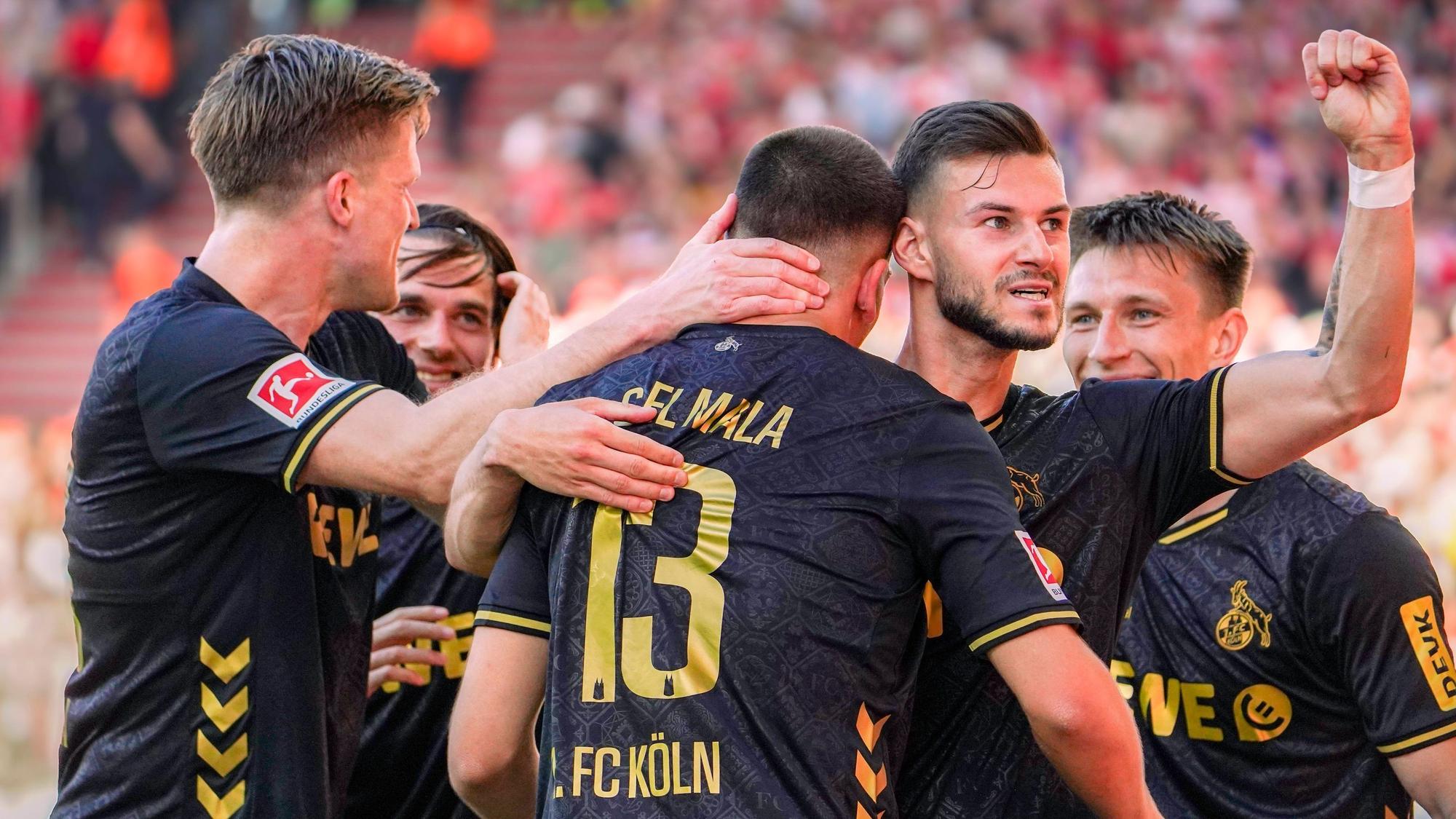 Tom Krauß jubelt mit den Kollegen beim 1. FC Köln.