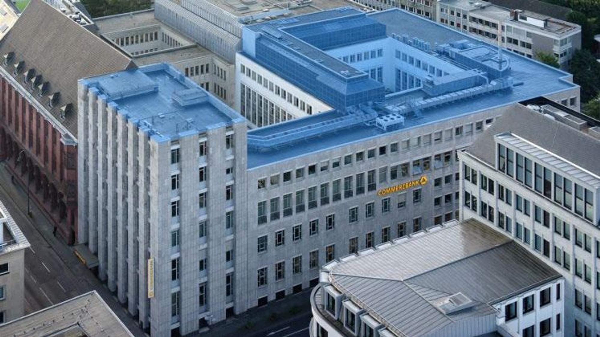 Das blau eingefärbte Gebäude (Bild aus 2018) soll einem Neubau weichen.
