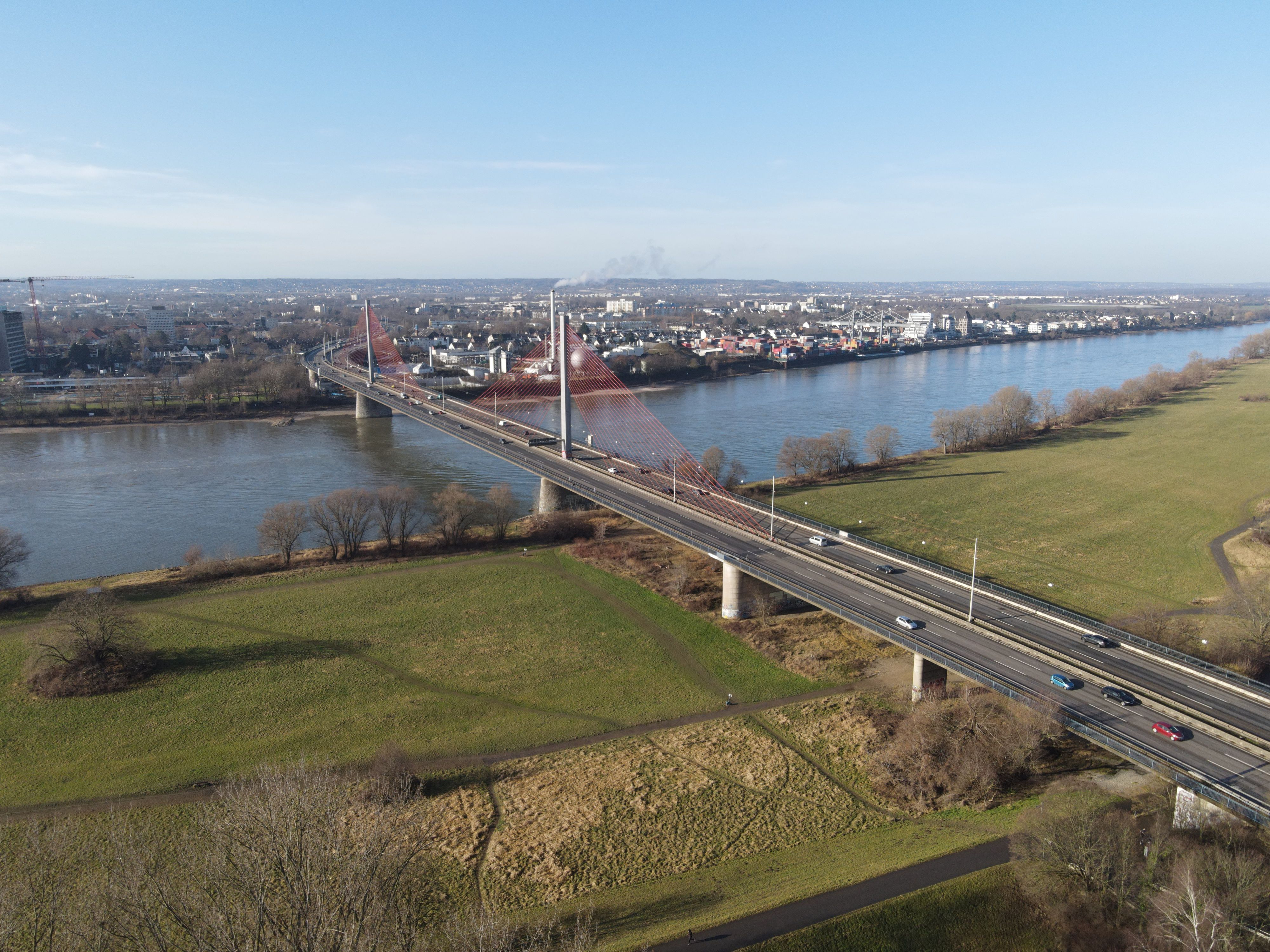 Die Nordbrücke in Bonn ist seit dem 9. Februar für  alle Fahrzeuge über 7,5 Tonnen, wie Lkw und den ÖPNV gesperrt. Ausnahmen gibt es nur wenige.