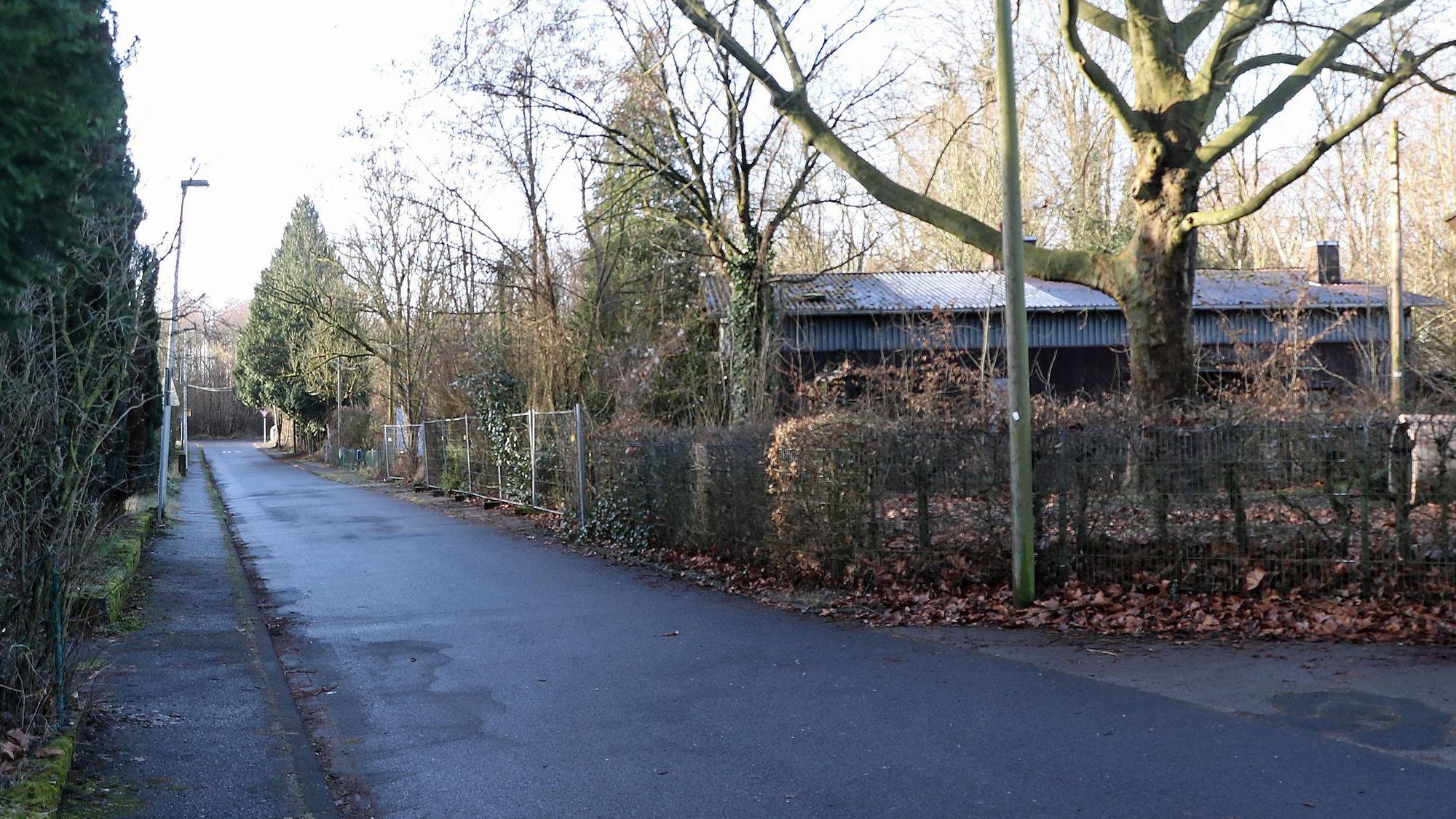 Die Brücke am Rosmarweg (auf dem Foto nicht zu sehen) ist wegen baulicher Mängel gesperrt worden.