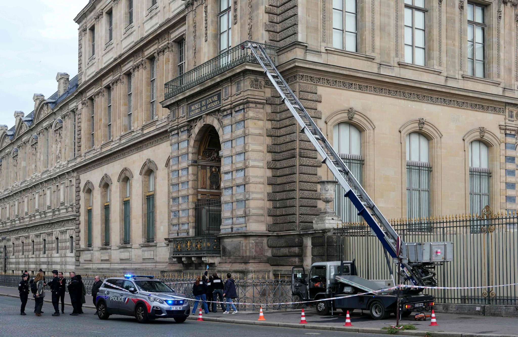 Spektakulärer Kunstraub im Louvre: Film und Doku geplant