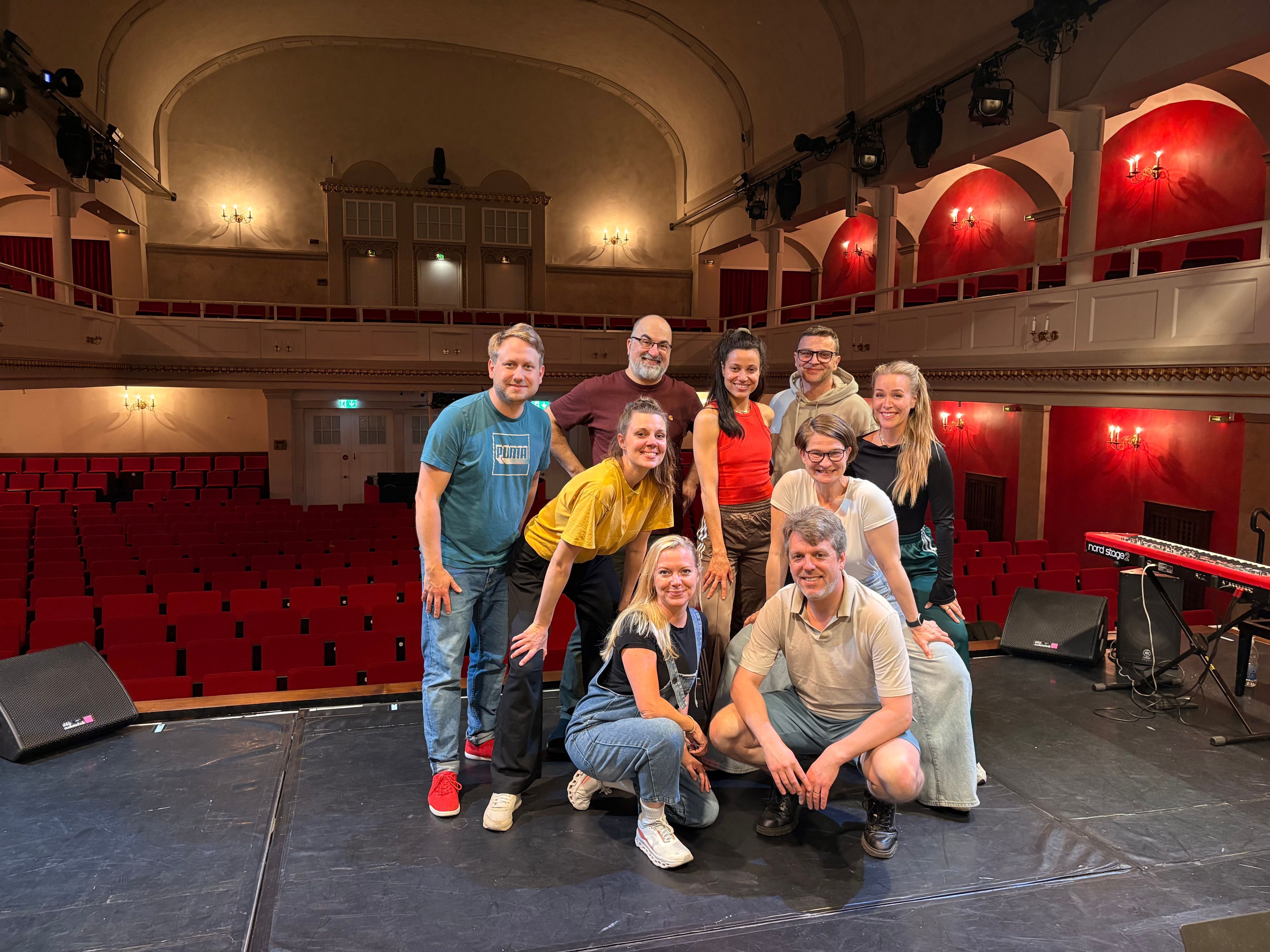 Die Improvisations-Ensembles aus London und Köln trafen sich in der Volksbühne am Rudolfplatz.