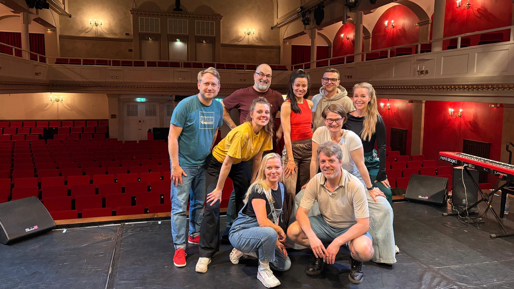 Die Improvisations-Ensembles aus London und Köln trafen sich in der Volksbühne am Rudolfplatz.