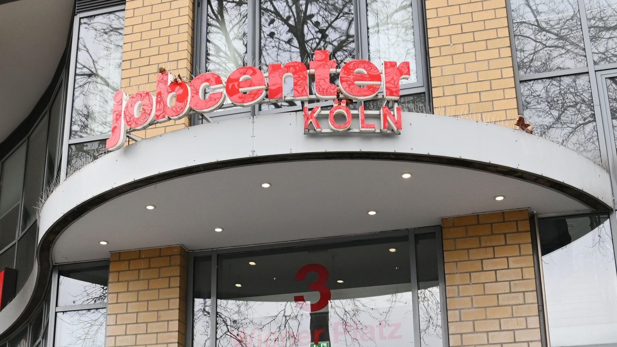 Eingang des Jobcenters Köln am Wiener Platz. Foto: Alexander Schwaiger