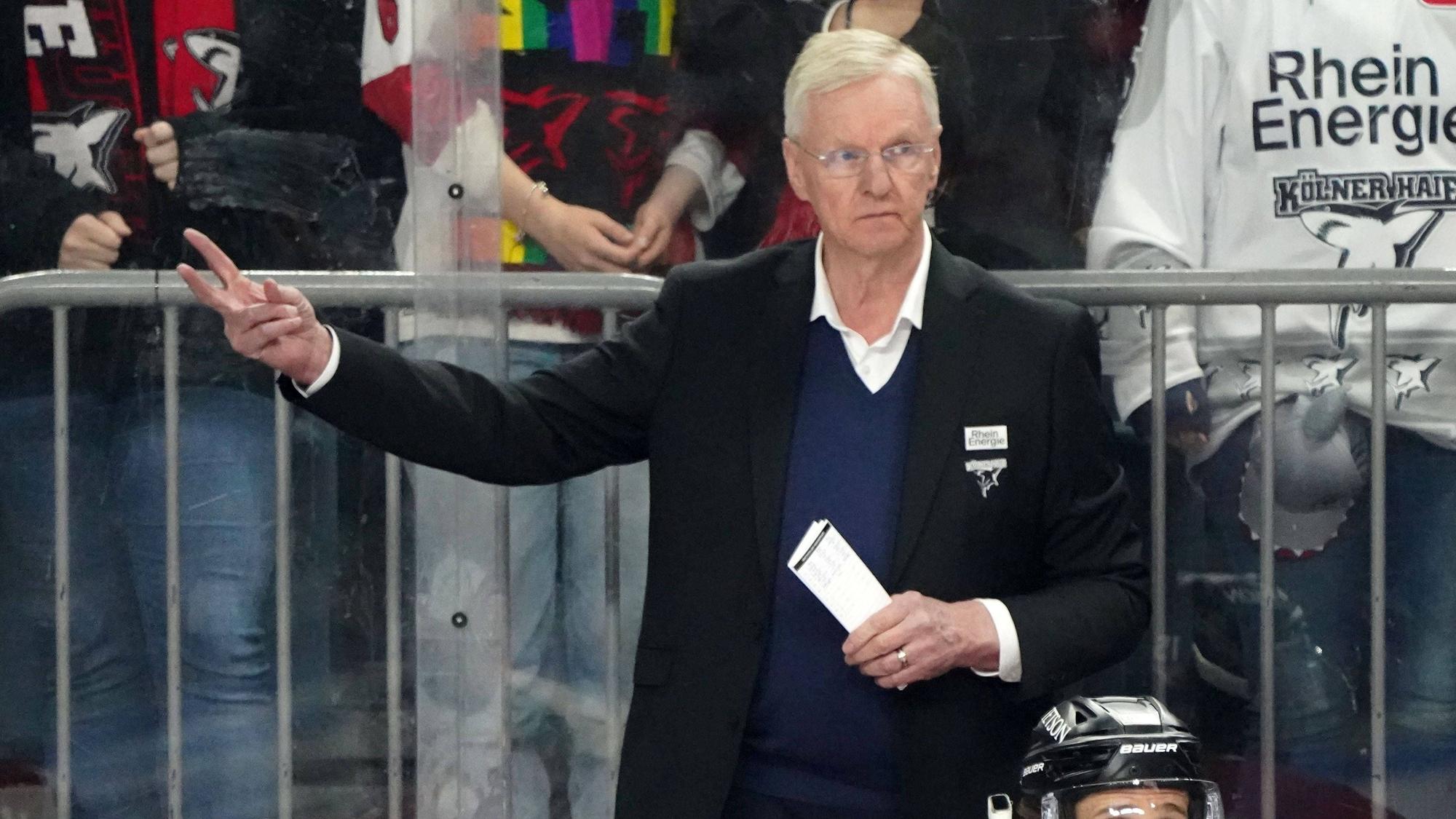 Köln, DEL, 1.DEL, Saison 2025/2026, , Kölner Haie vs Eisbären Berlin, DEL Playoffs Halbfinale Spiel 6 ,20.04.2026, Lanxessarena Köln, Kari Jalonen, Finnland , FIN, Finland Kölner Haie ,Trainer Coach, Aktion, Einzelbild *** Cologne, DEL, 1 DEL, Season 2025 2026, , Kölner Haie vs Eisbären Berlin, DEL Playoffs Semifinal Game 6 ,20 04 2026, Lanxessarena Köln, Kari Jalonen, Finland , FIN, Finland Kölner Haie ,Coach Coach, Action, Single picture