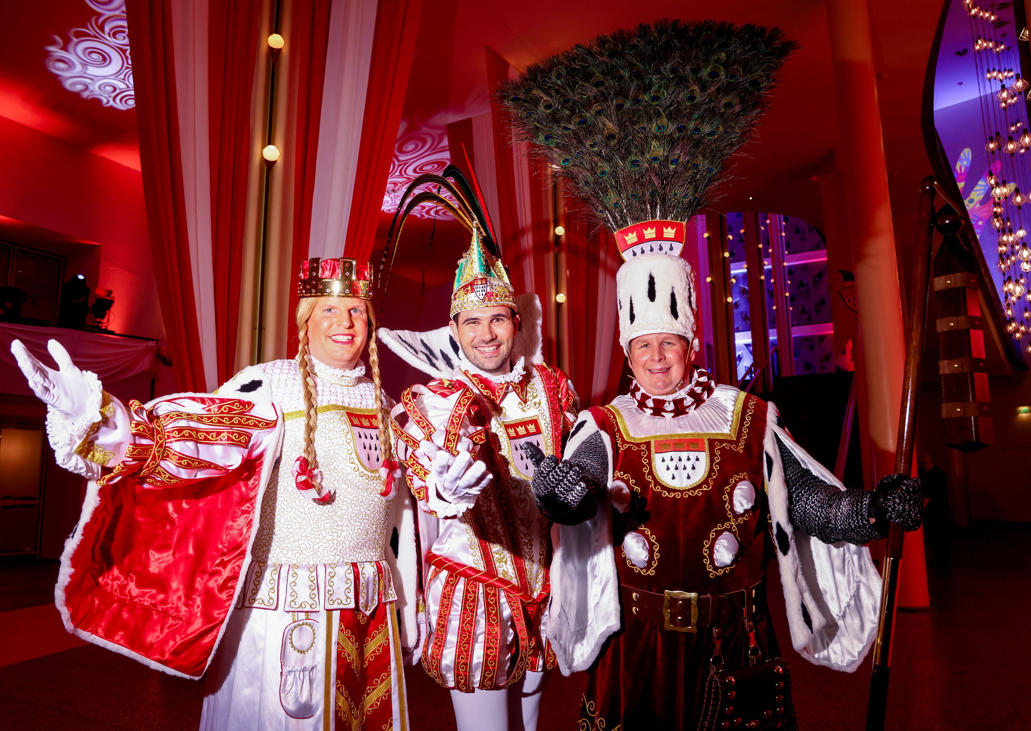 Niklas Jüngling, Clemens von Blanckart und Stefan Blatt als Prinz, Bauer und Jungfrau bei der Proklamation im Januar.