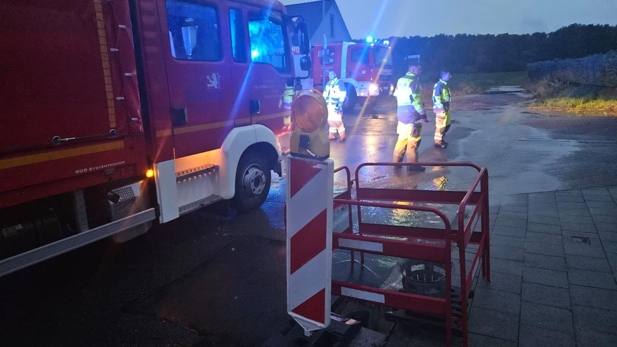 Eine Gewitterfront hatte 2025 zum wiederholten Mal Bedburg erwischt. Rund 160 Helfer waren im Einsatz.