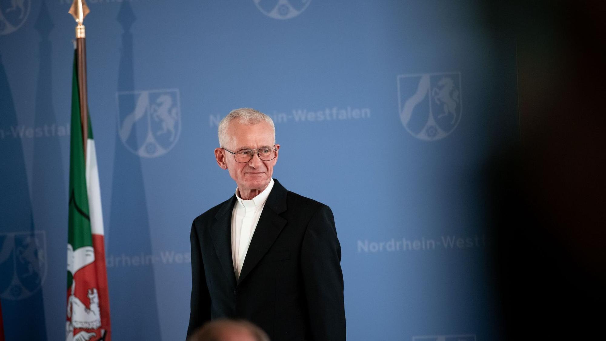 Kölner Priester Franz Meurer erhält Mevlüde-Genç-Medaille