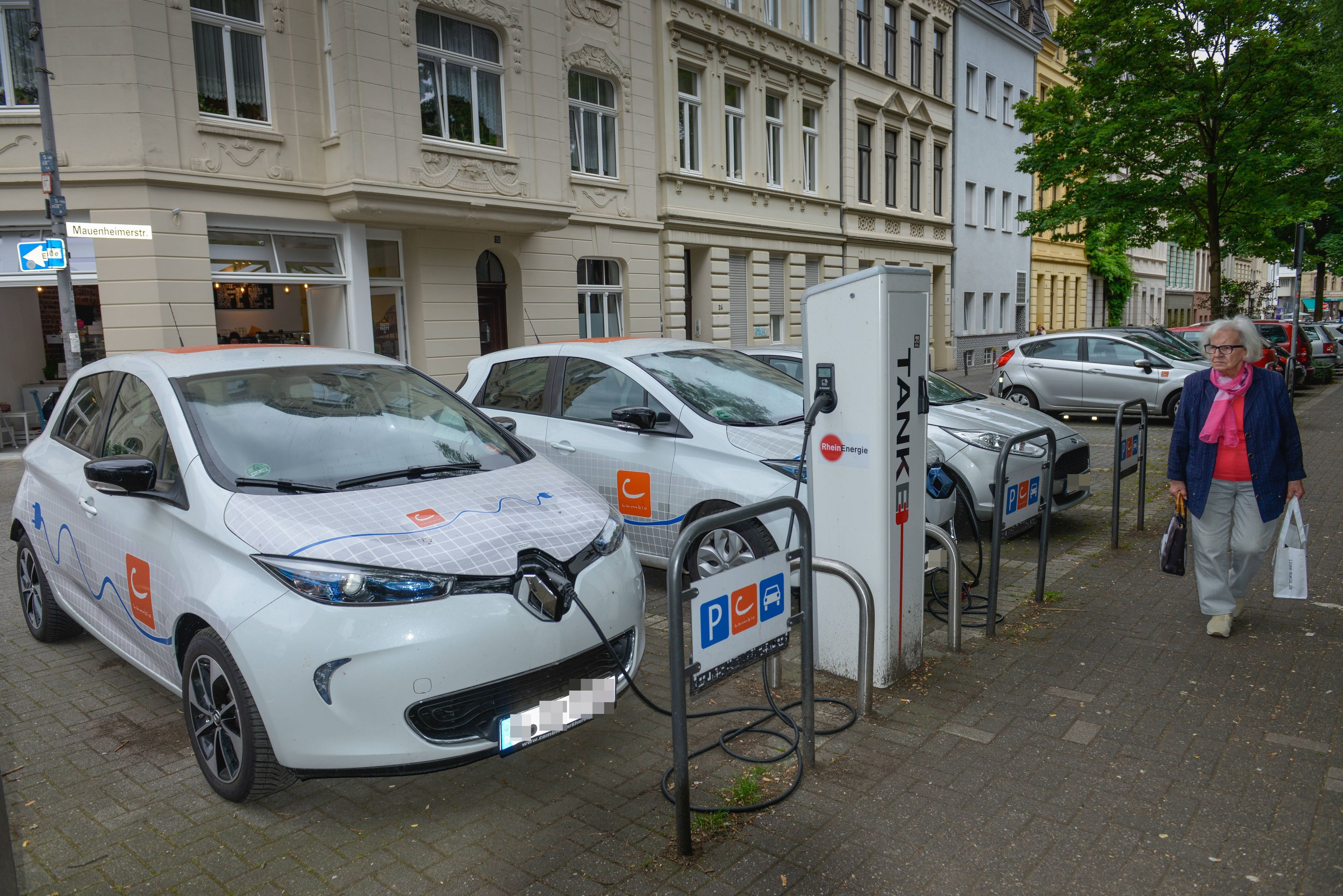 Eine Cambio Carsharing-Station am Schillplatz in Nippes (Symbolbild)