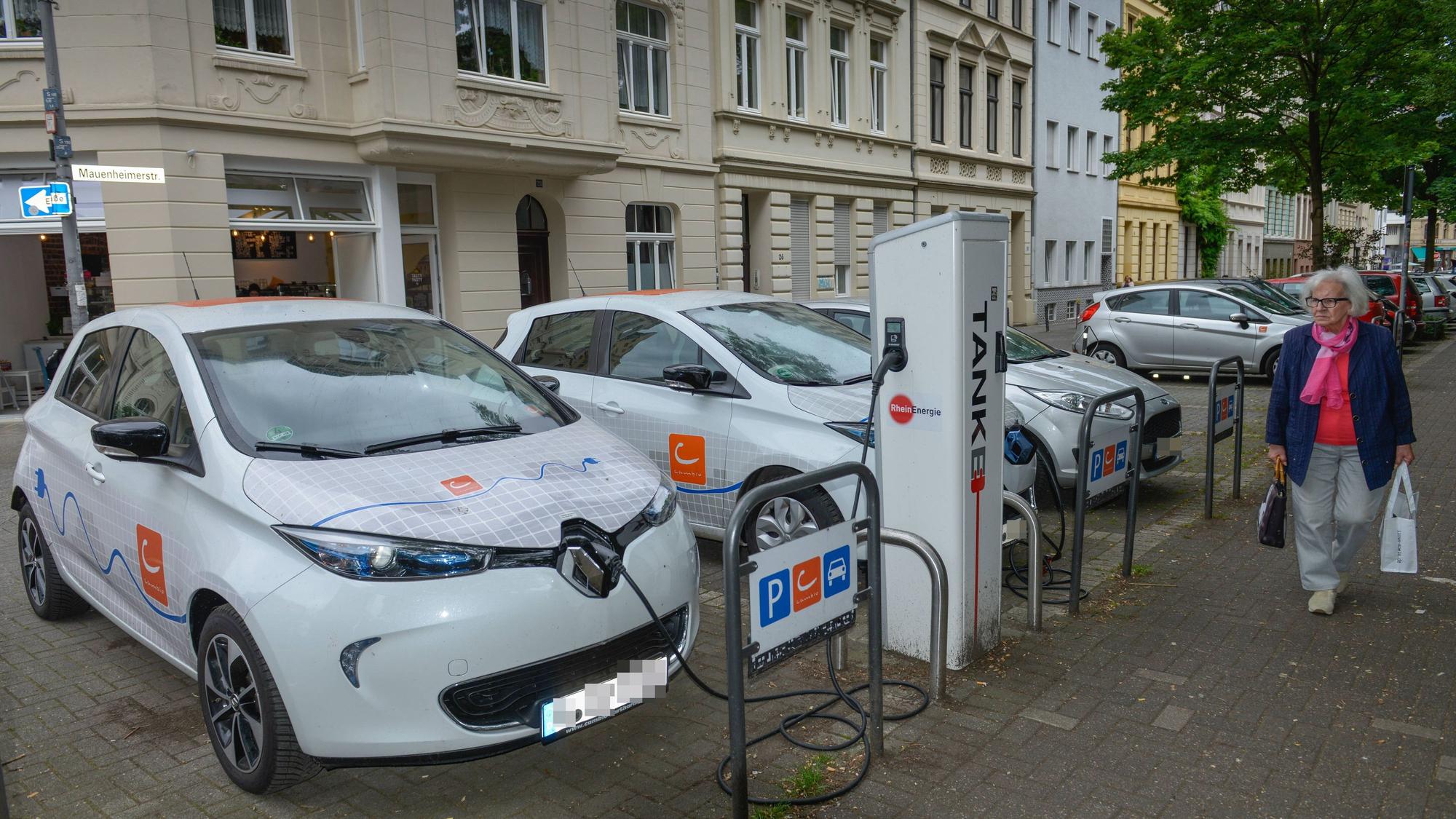 Eine Cambio Carsharing-Station am Schillplatz in Nippes (Symbolbild)