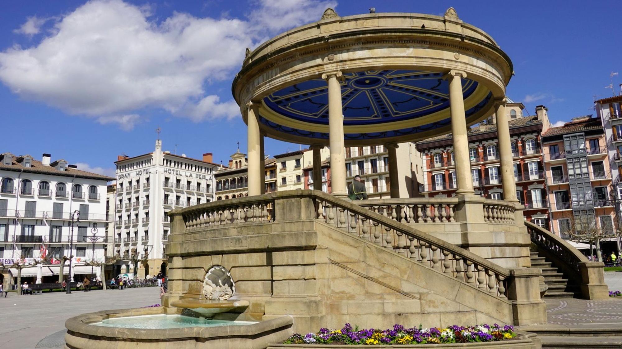Der Hauptplatz von Pamplona, die Plaza del Castillo