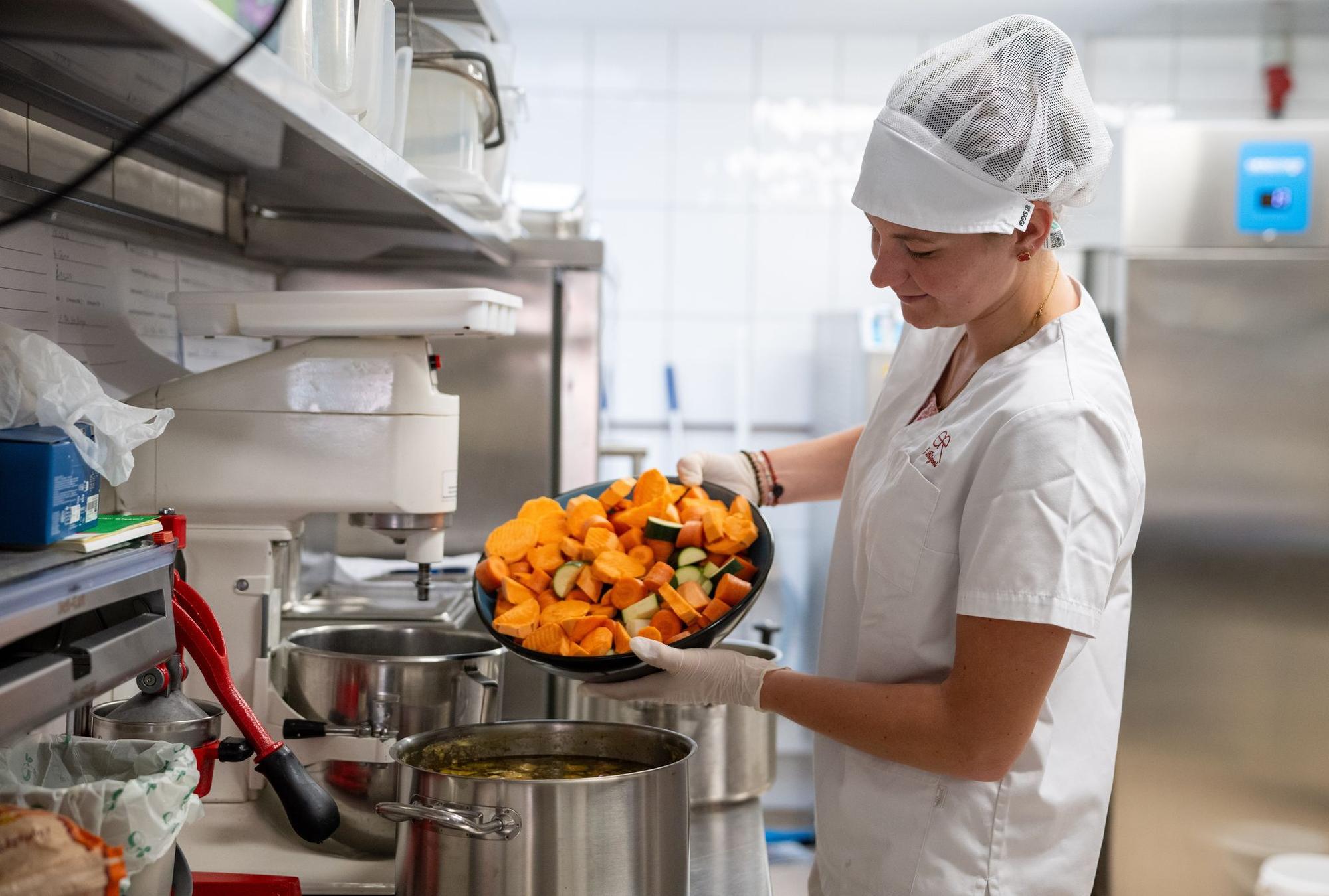 Eiscafé Rigoni stellt Hundeeis her