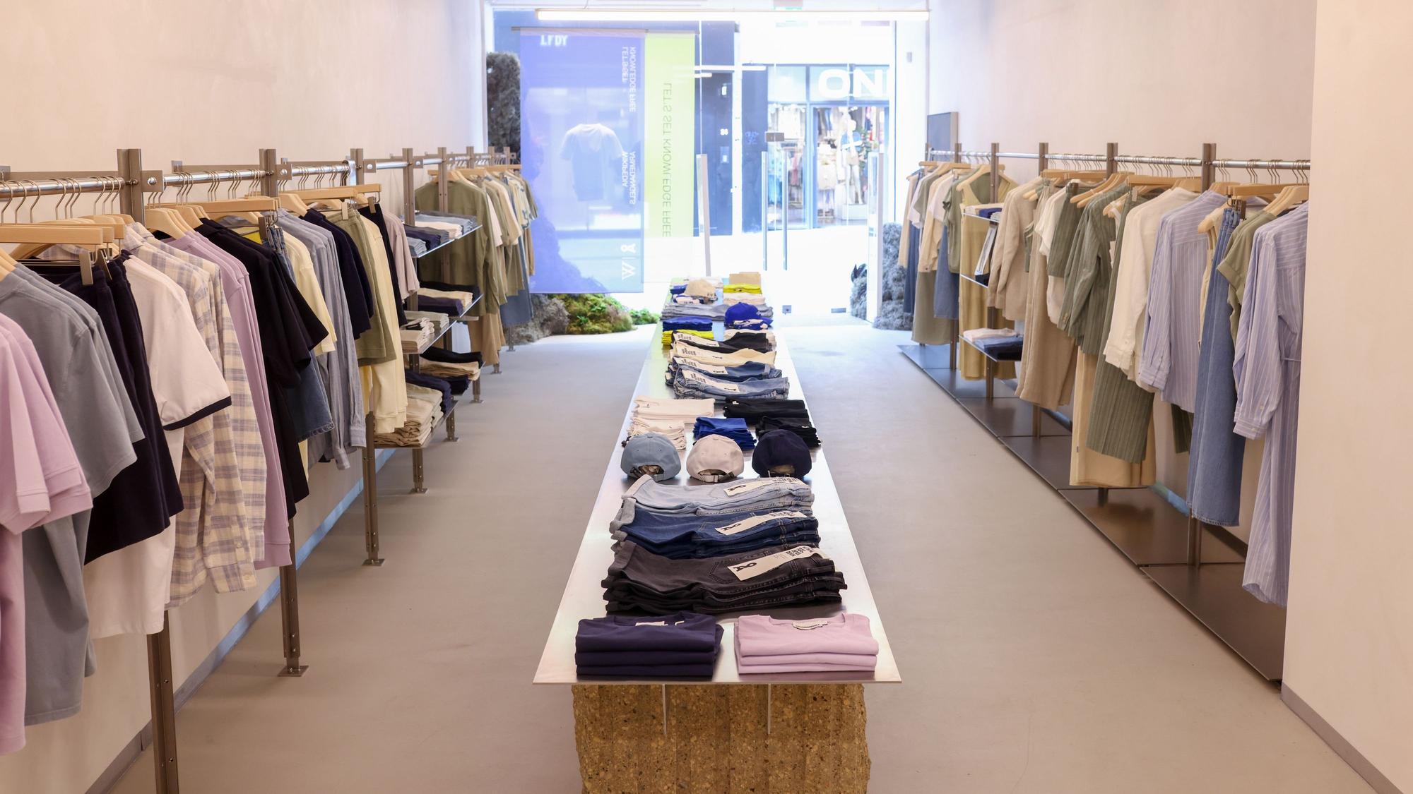 Der Kölner Armedangels-Store bei der Eröffnung 2025.