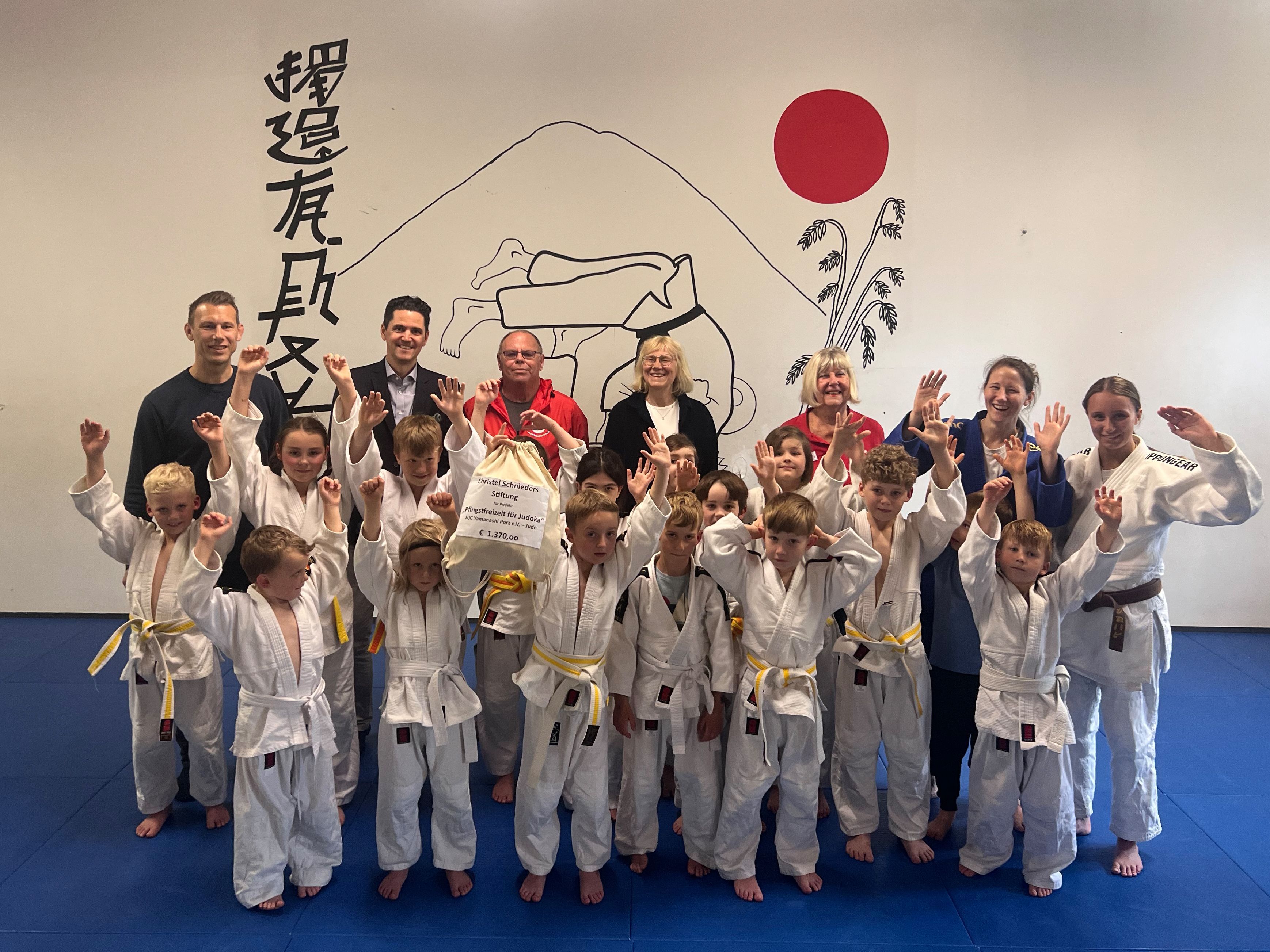 Spende an Judoclub und Pflanzaktion