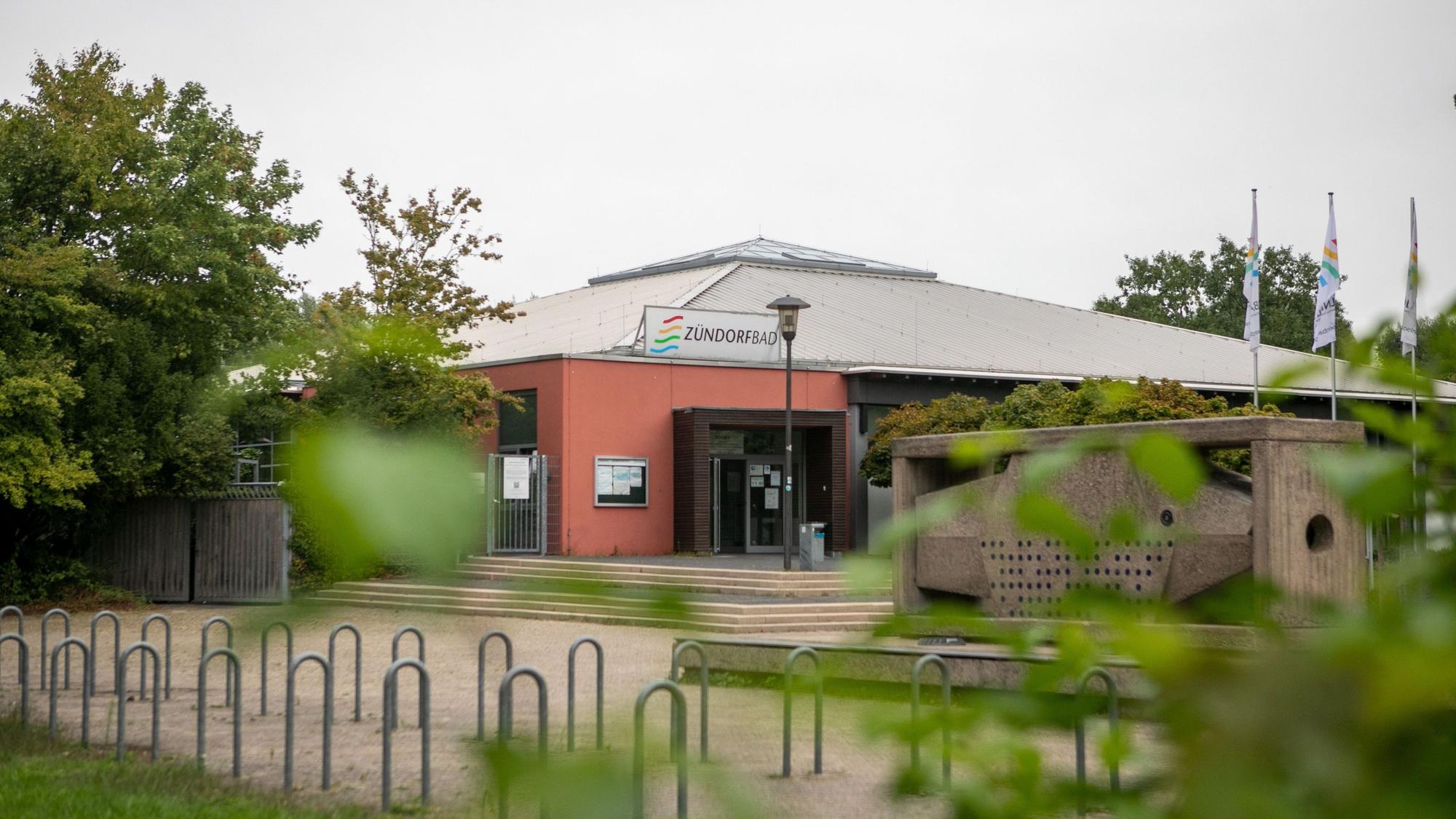 Eingang Zündorfbad