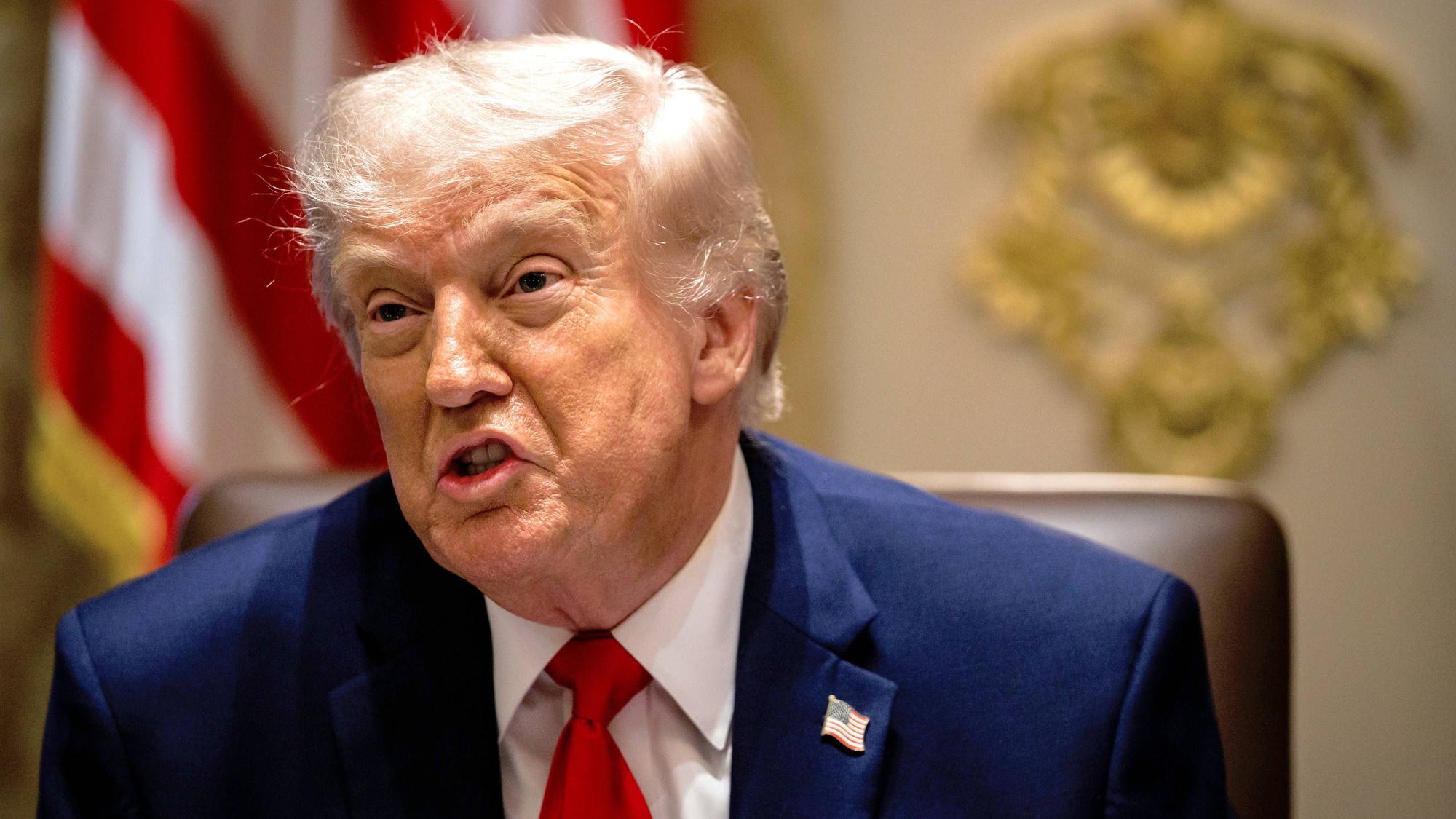 US-Präsident Donald Trump während einer Kabinettssitzung. Der Republikaner soll den israelischen Regierungschef Benjamin Netanjahu am Telefon beschimpft haben. (Archivbild)