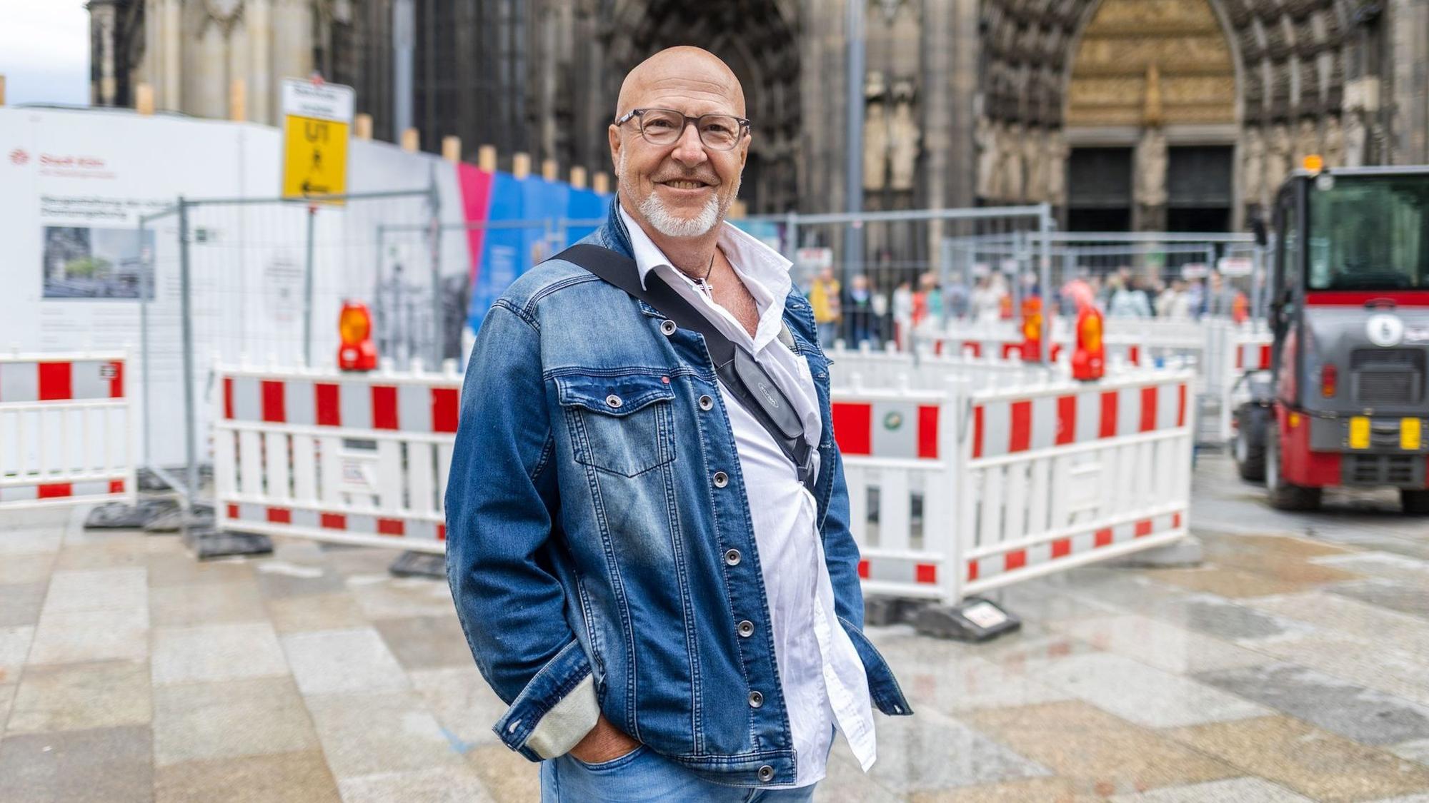 Jörg Schadwald bummelte just in dem Augenblick über die Domplatte, als der Preis von zwölf Euro verkündet wurde.