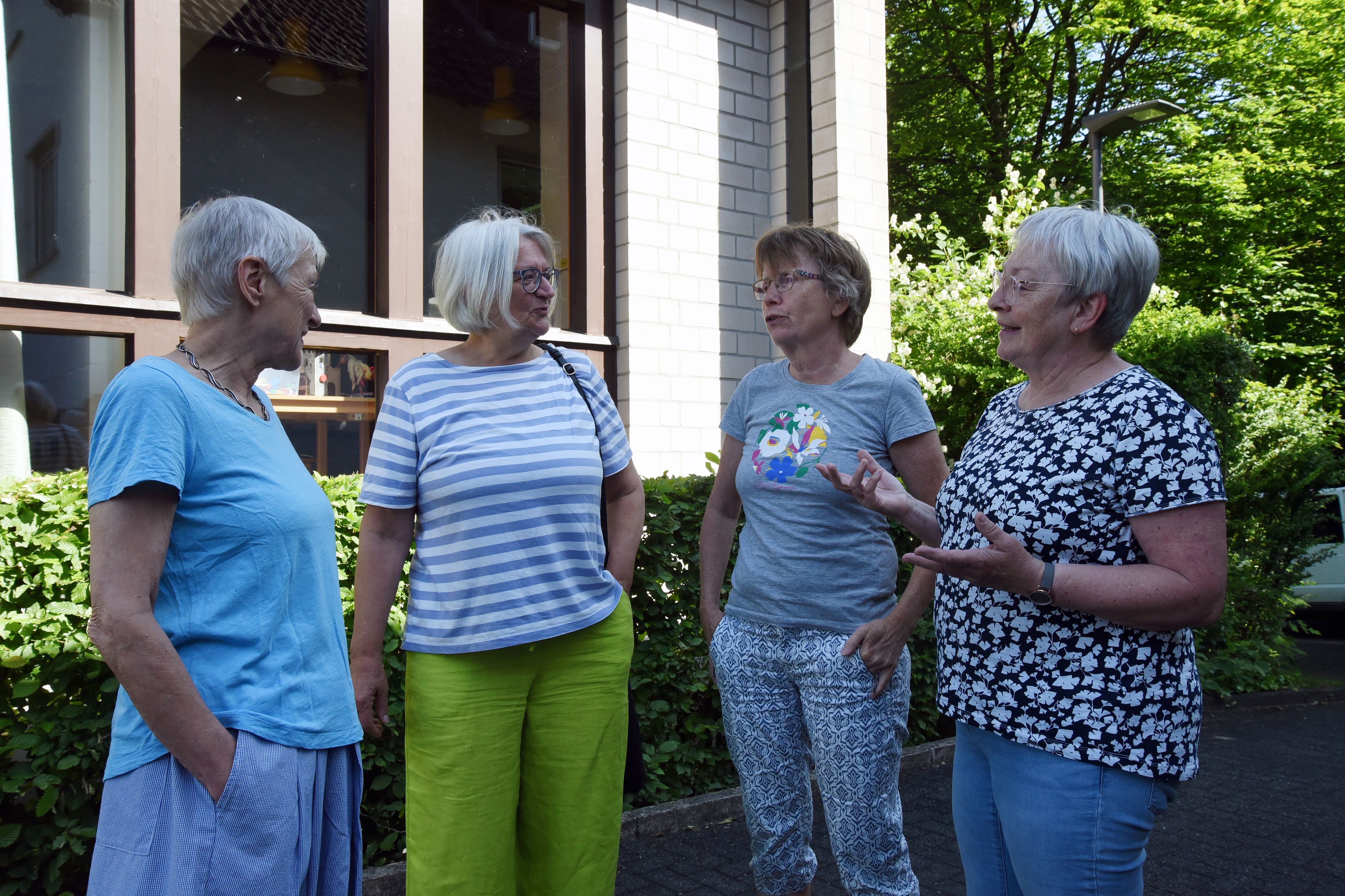 Sie wollen in Waldbröl ein Wohnprojekt für Menschen verschiedenen, aber höheren Alters gründen (von links): Renée Bertrams, Anne Pampus, Anette Weber (Seniorenreferentin der Evangelischen Kirchengemeinde), und Lis Custodis.
