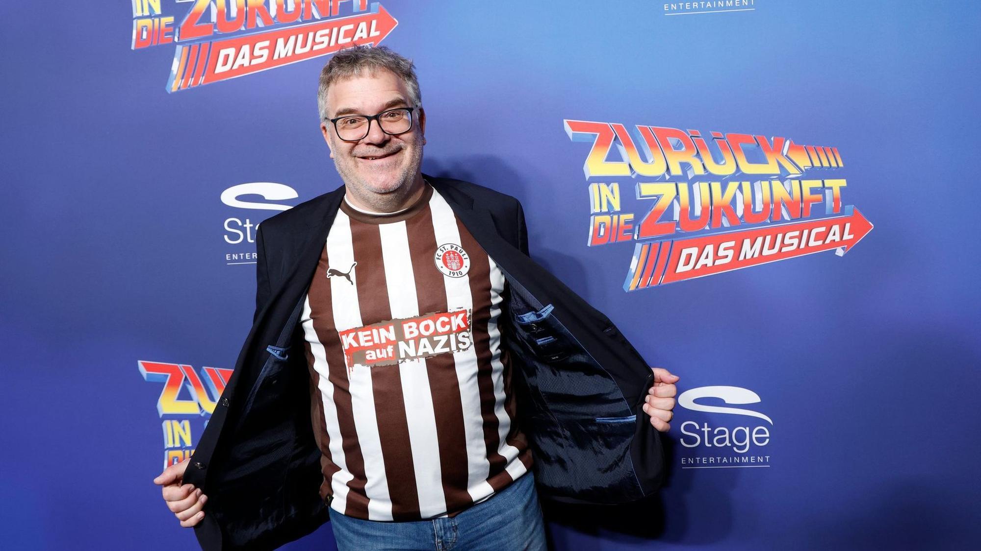 Elton bei der Premiere des Musicals „Zurück in die Zukunft“