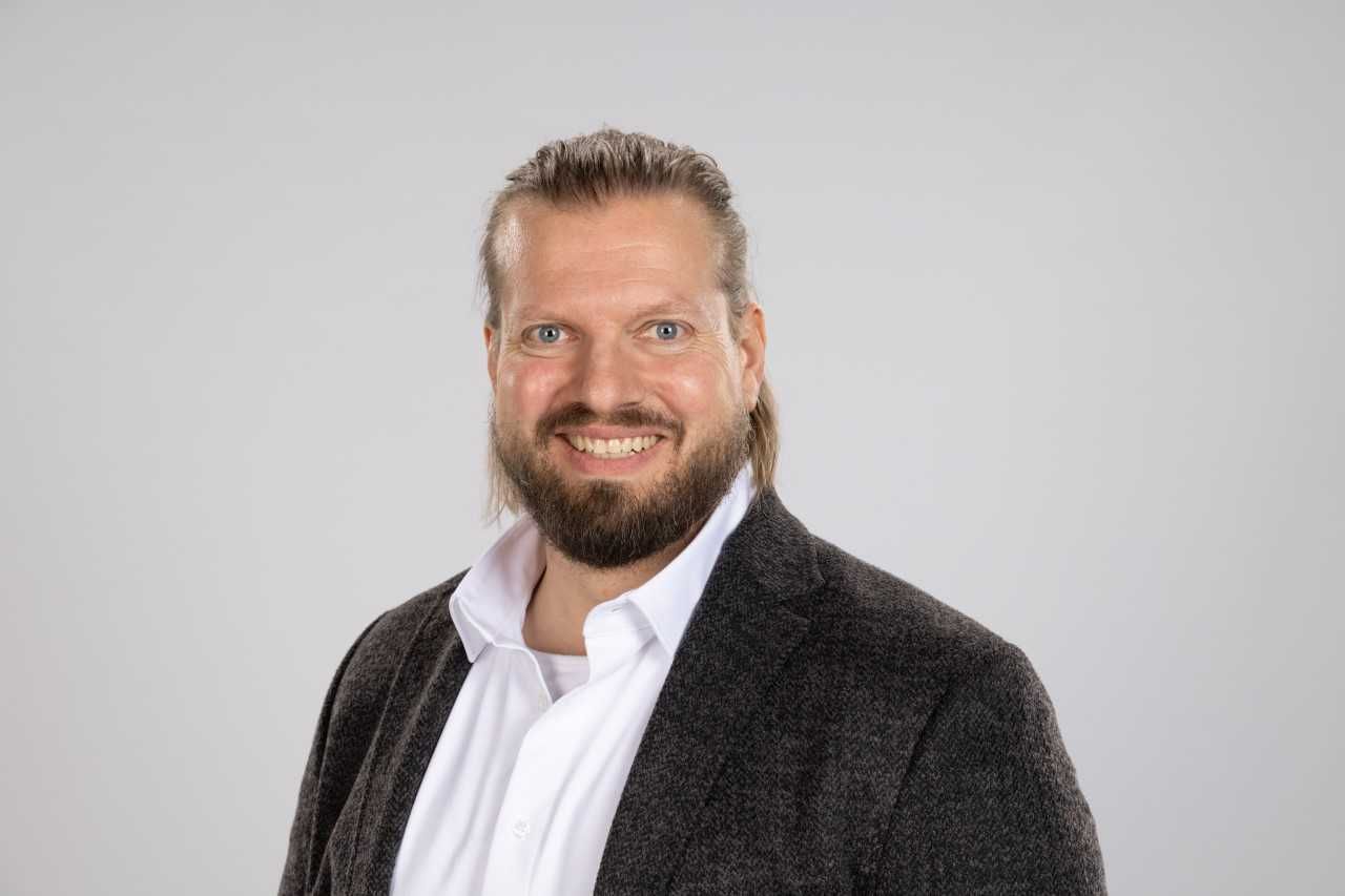 Das Foto zeigt Alexander Becker