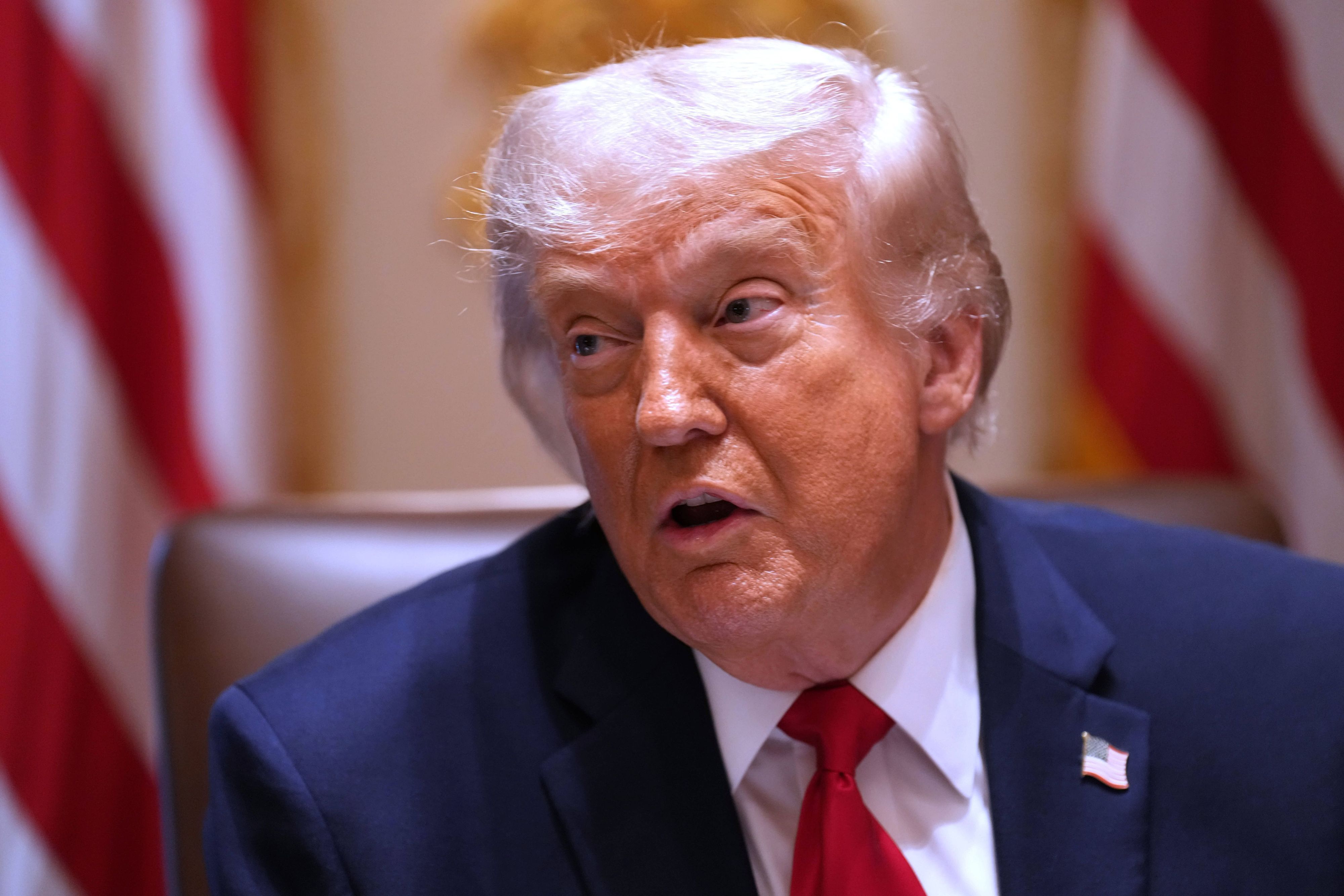 ARCHIV - 27.05.2026, USA, Washington: Donald Trump, Präsident der USA, spricht während einer Kabinettssitzung im Weißen Haus. (zu dpa: «Trump: Gespräche mit Iran gehen weiter») Foto: Jacquelyn Martin/AP/dpa +++ dpa-Bildfunk +++