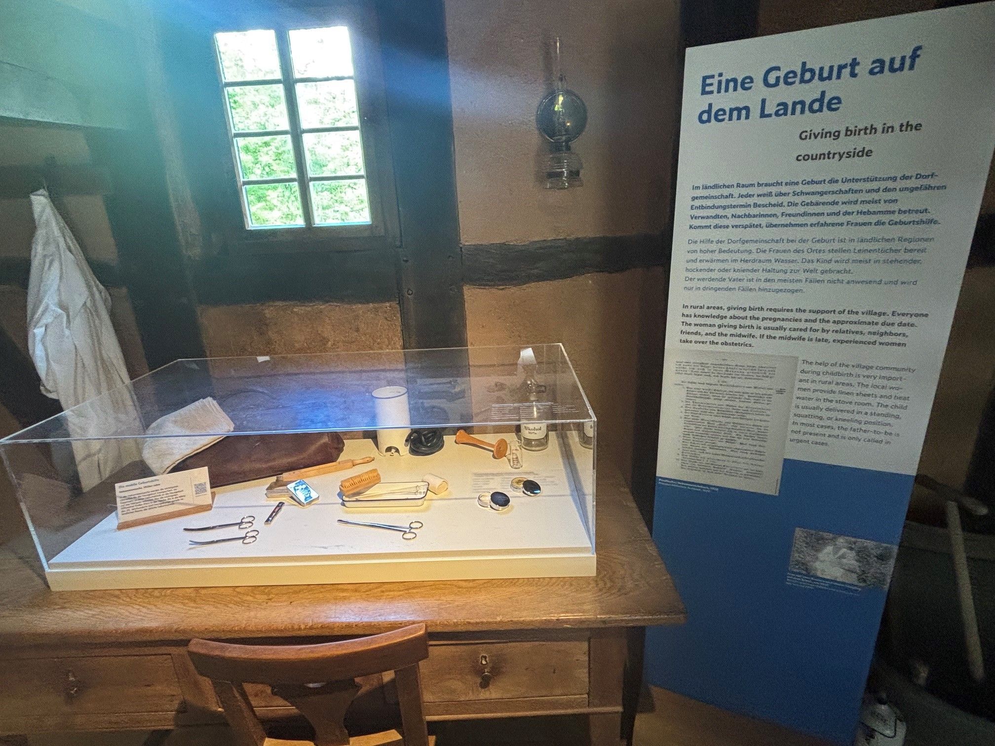 Neue Ausstellung zum Thema Geburt im Haus aus Hanf.