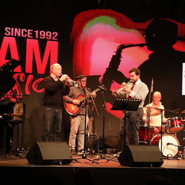 Das Foto zeigt eine Jam-Session in der Drahtzieherei in Wipperfürth.