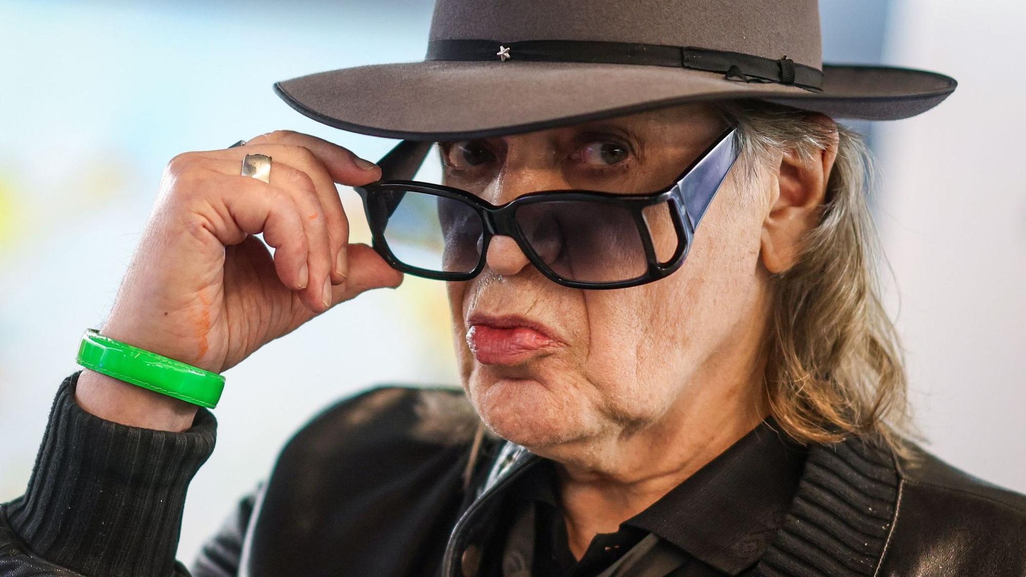 Udo Lindenberg bei einer Geburtstags-Kunstausstellung