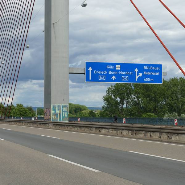 Nichts geht mehr auf der Bonner Nordbrücke seit der kurzfristigen Komplettsperrung am 3. Juni.