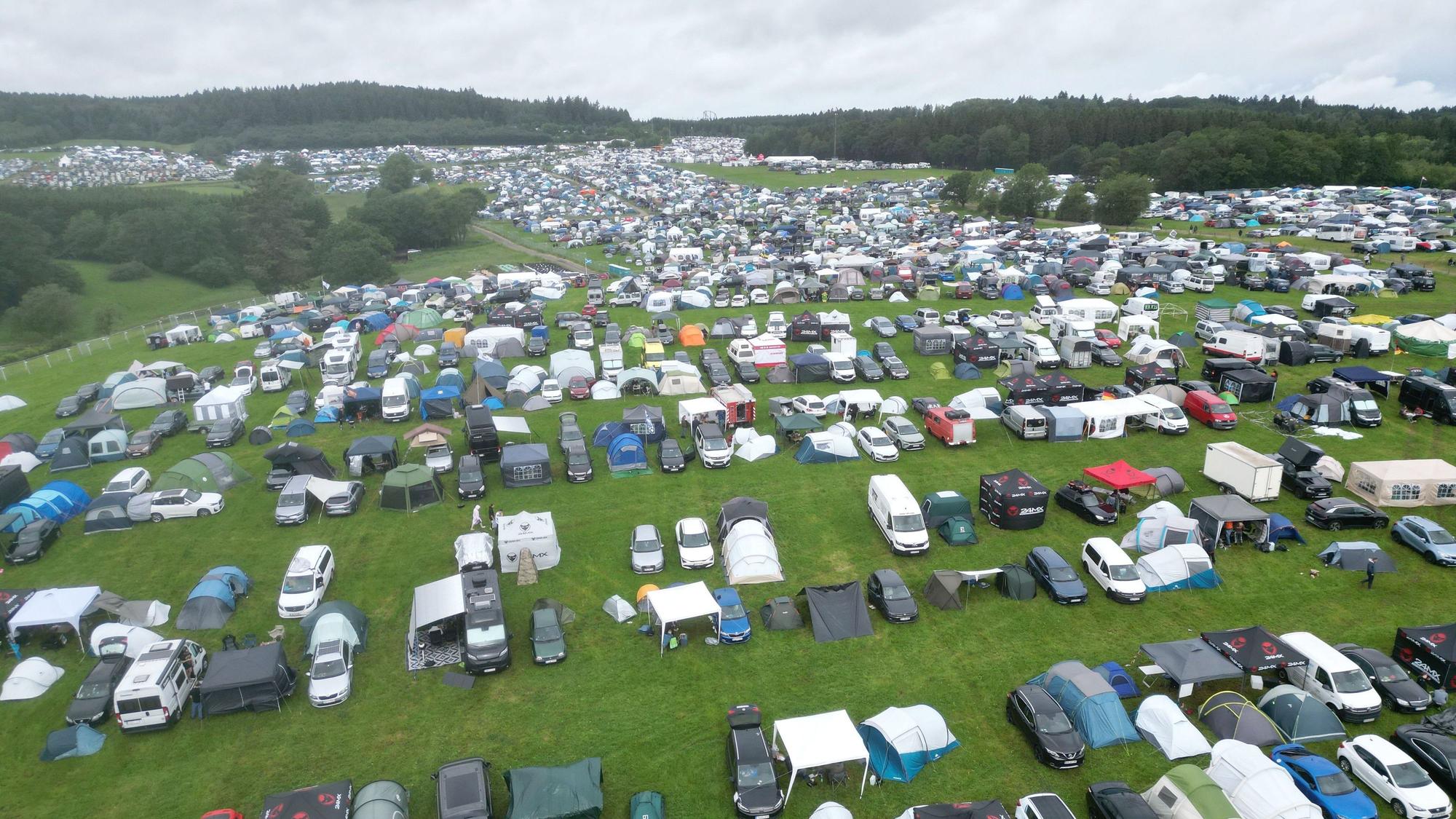 Rock am Ring: Camper beziehen das Campinggelände am Nürburgring.