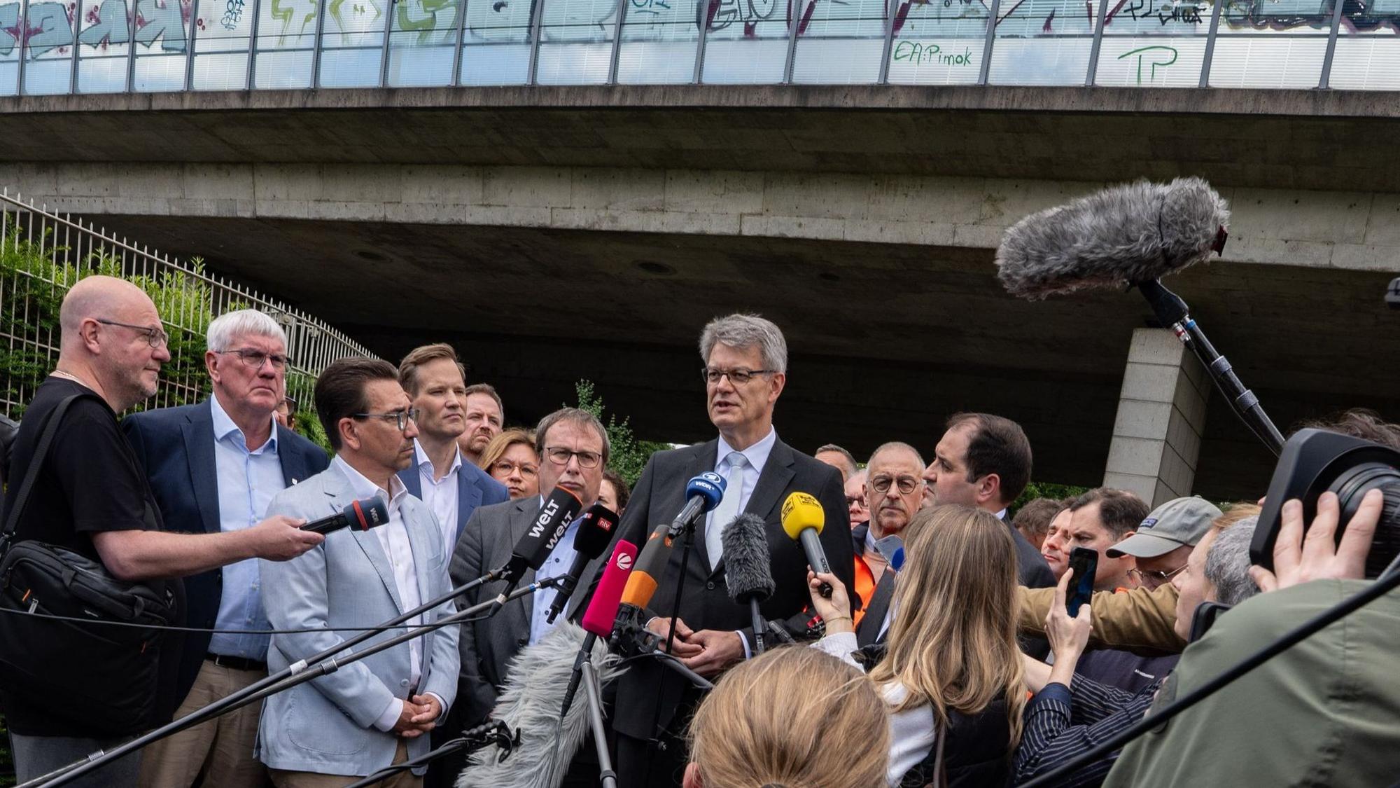 Bundesverkehrsminister Schnieder besucht Bonner Nordbrücke